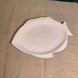 Plat de service en forme de poisson en céramique émaillée blanche
