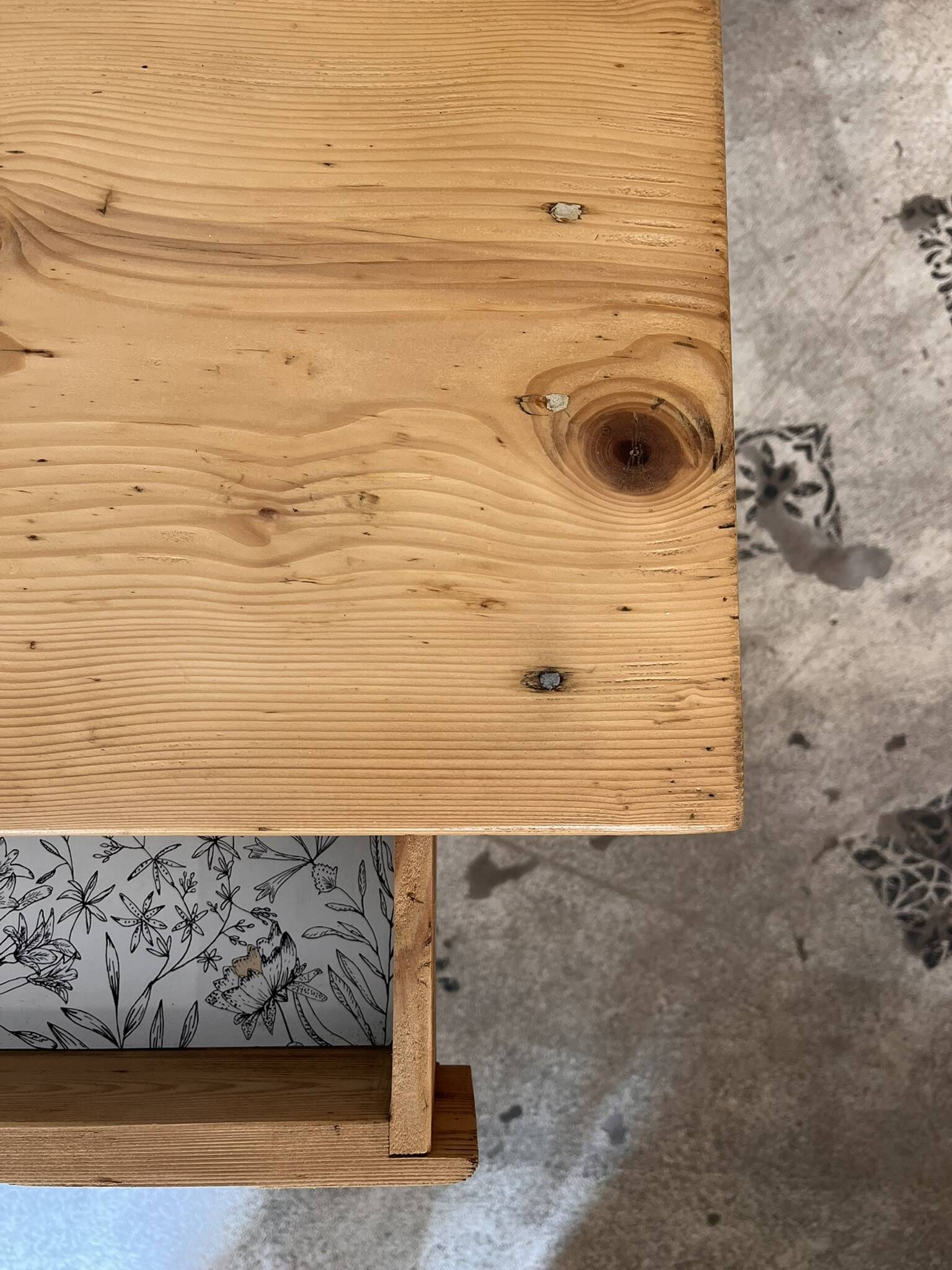 Bureau vintage en bois massif, 2 tiroirs