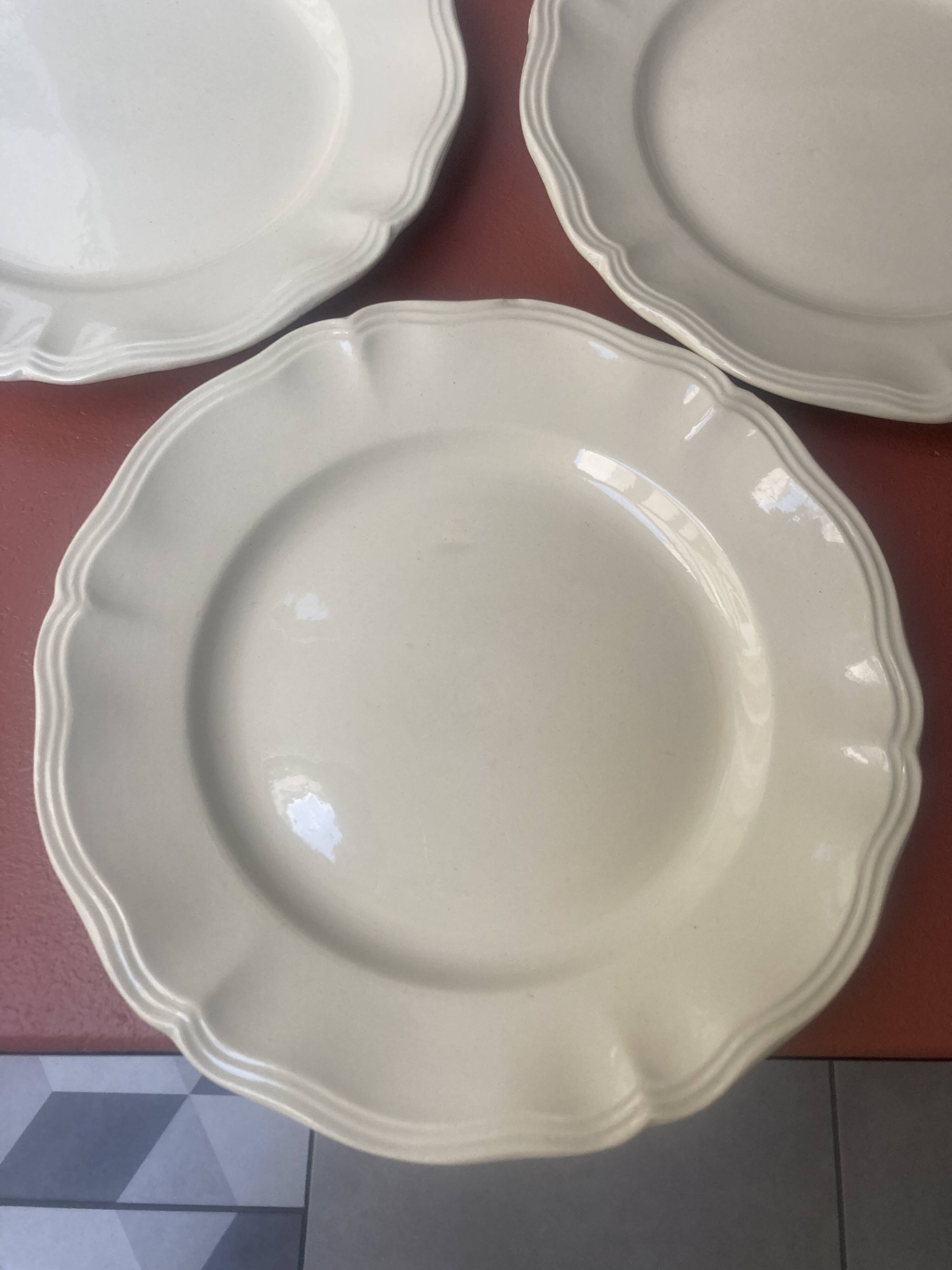 Set of 4 ivory digoin sarreguemines flat plates with gadroons