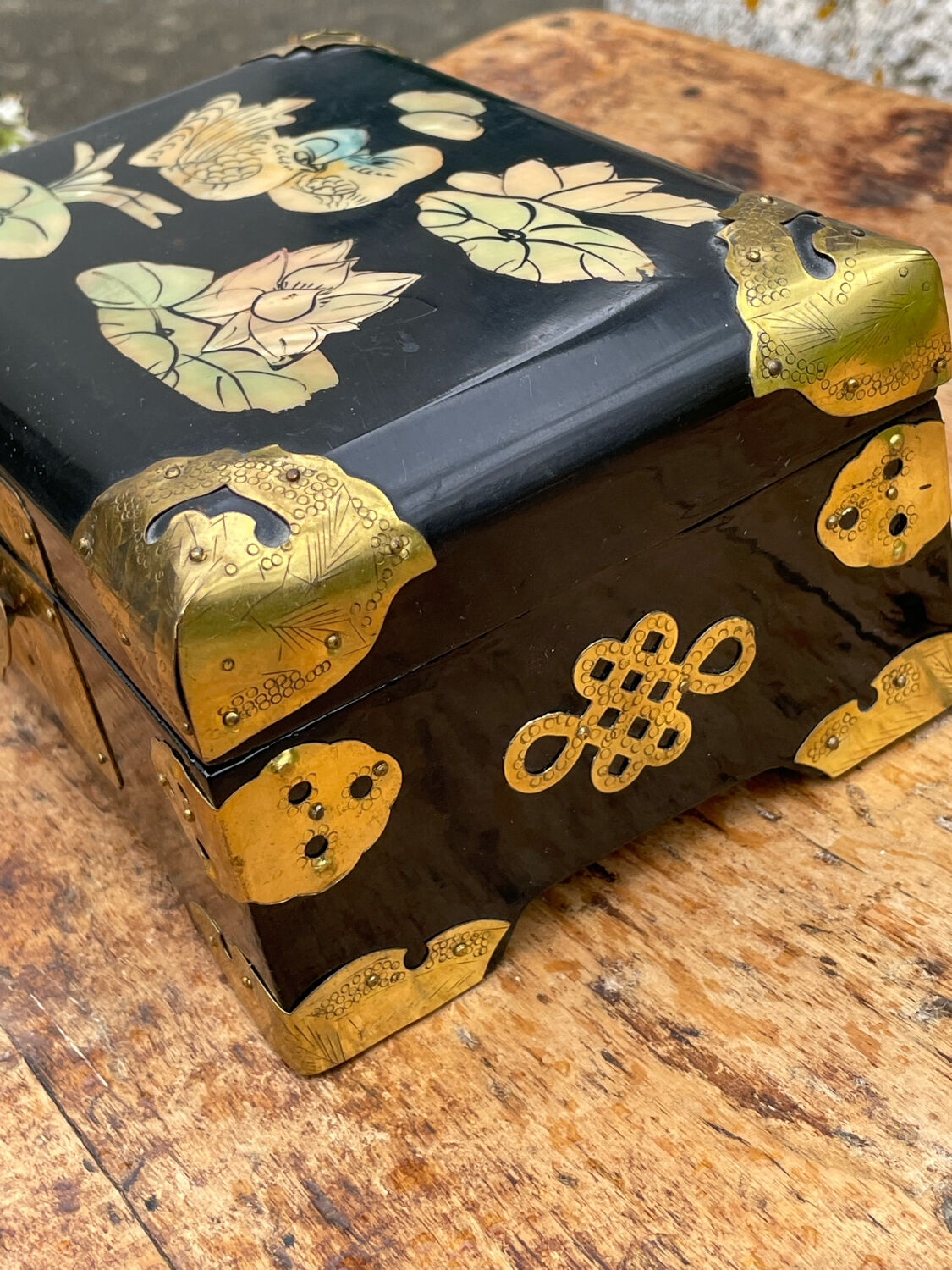 Vintage jewelry box China lacquered wood brass mother-of-pearl