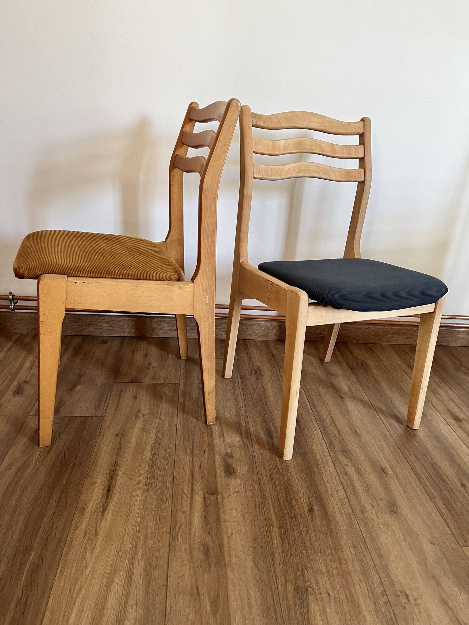 Set of 4 ribbed fabric chairs