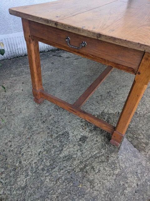 Farm table