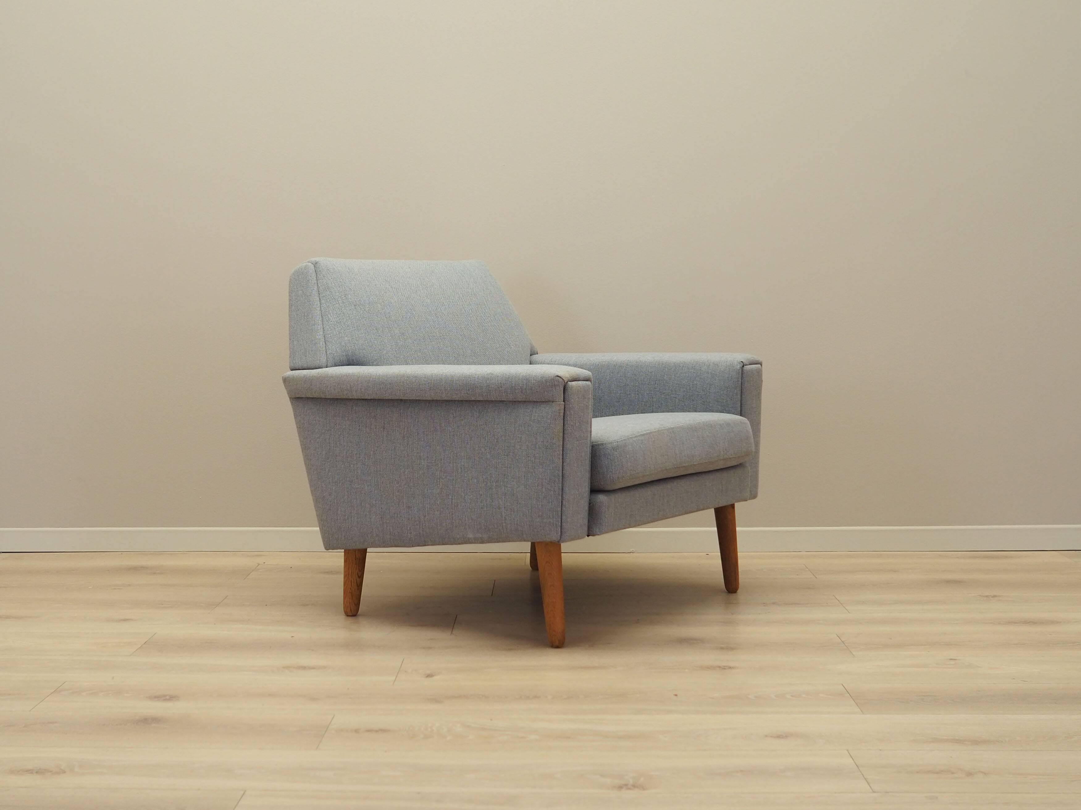 Fauteuil gris, design danois, années 1970, production : Danemark