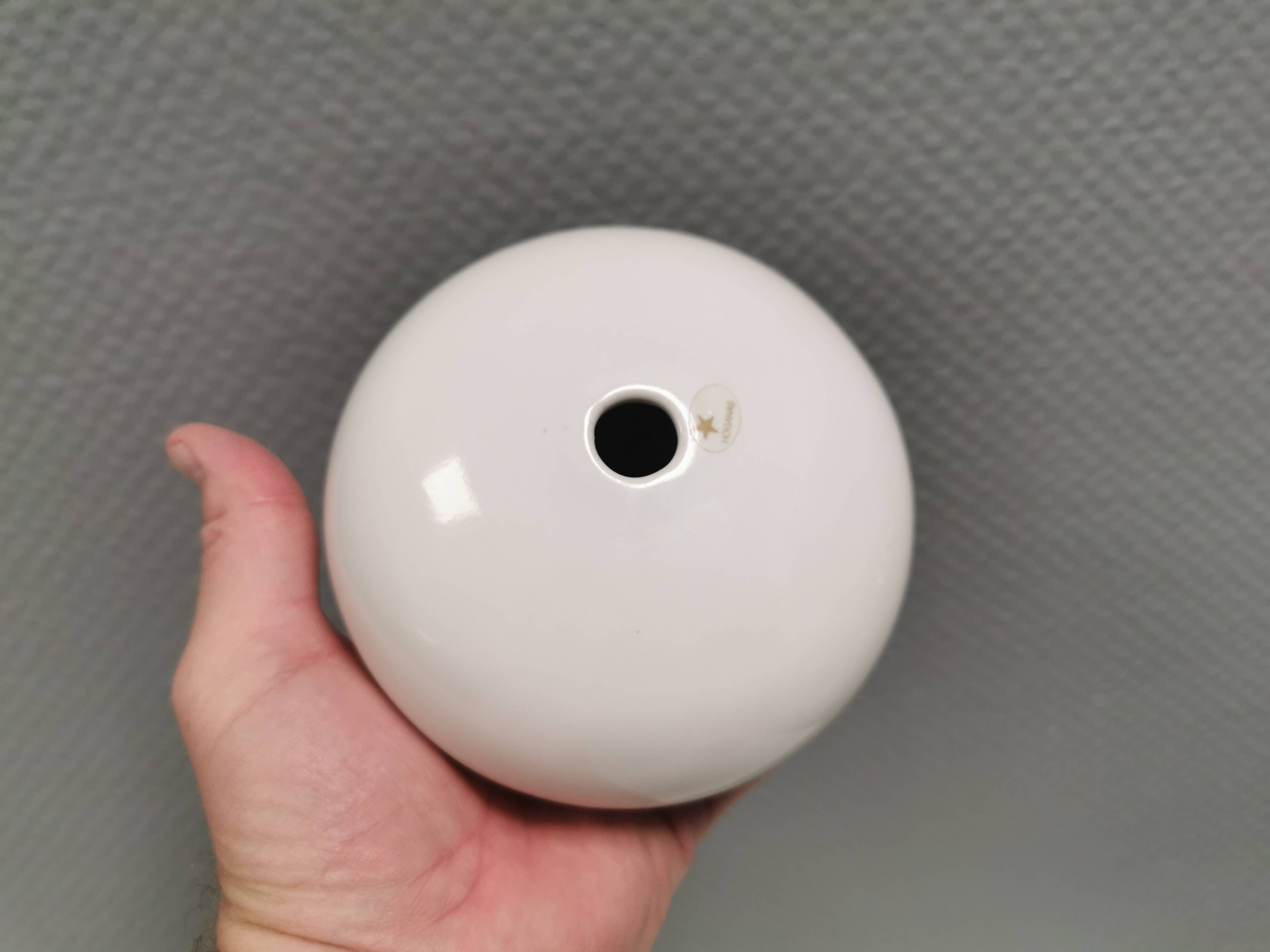 Vase sphérique de la marque de poterie suédoise Höganäs. Années 1980.