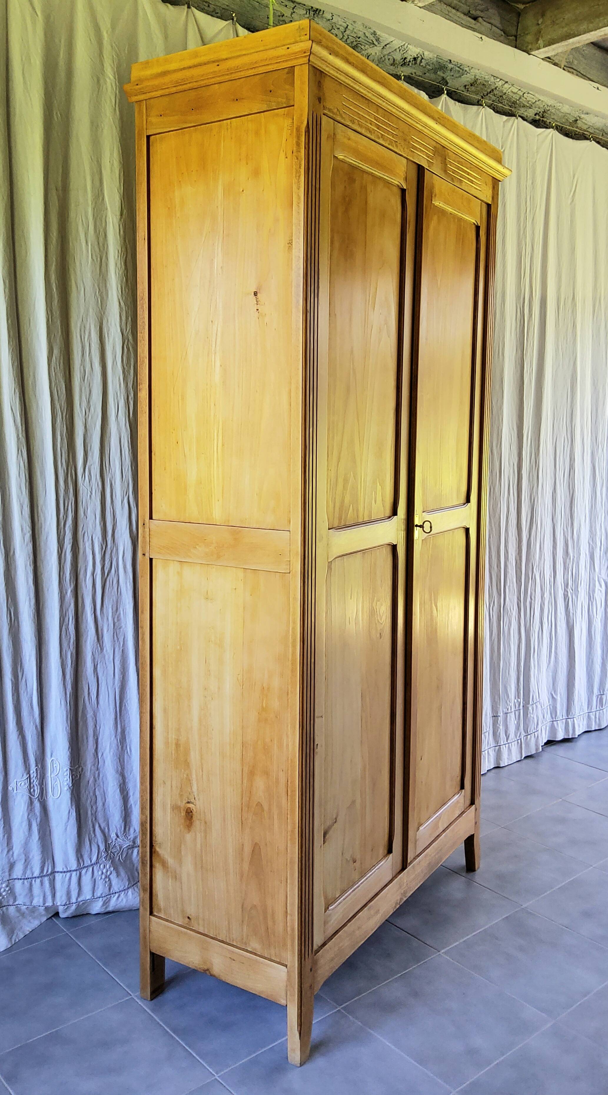 Armoire parisienne