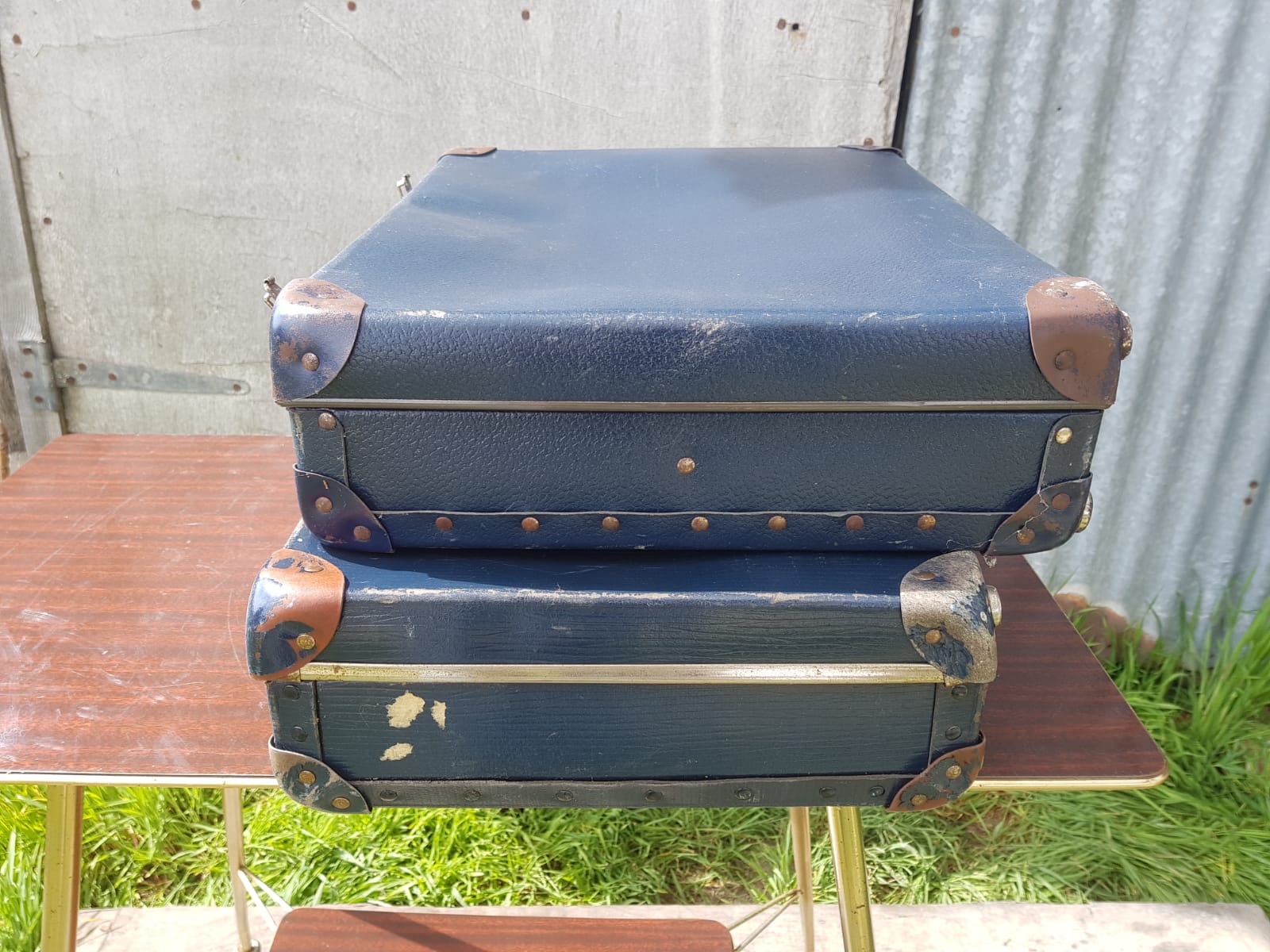 Pair Old Carton Blue Fibre - Reinforcements - Vintage Metal Anse
