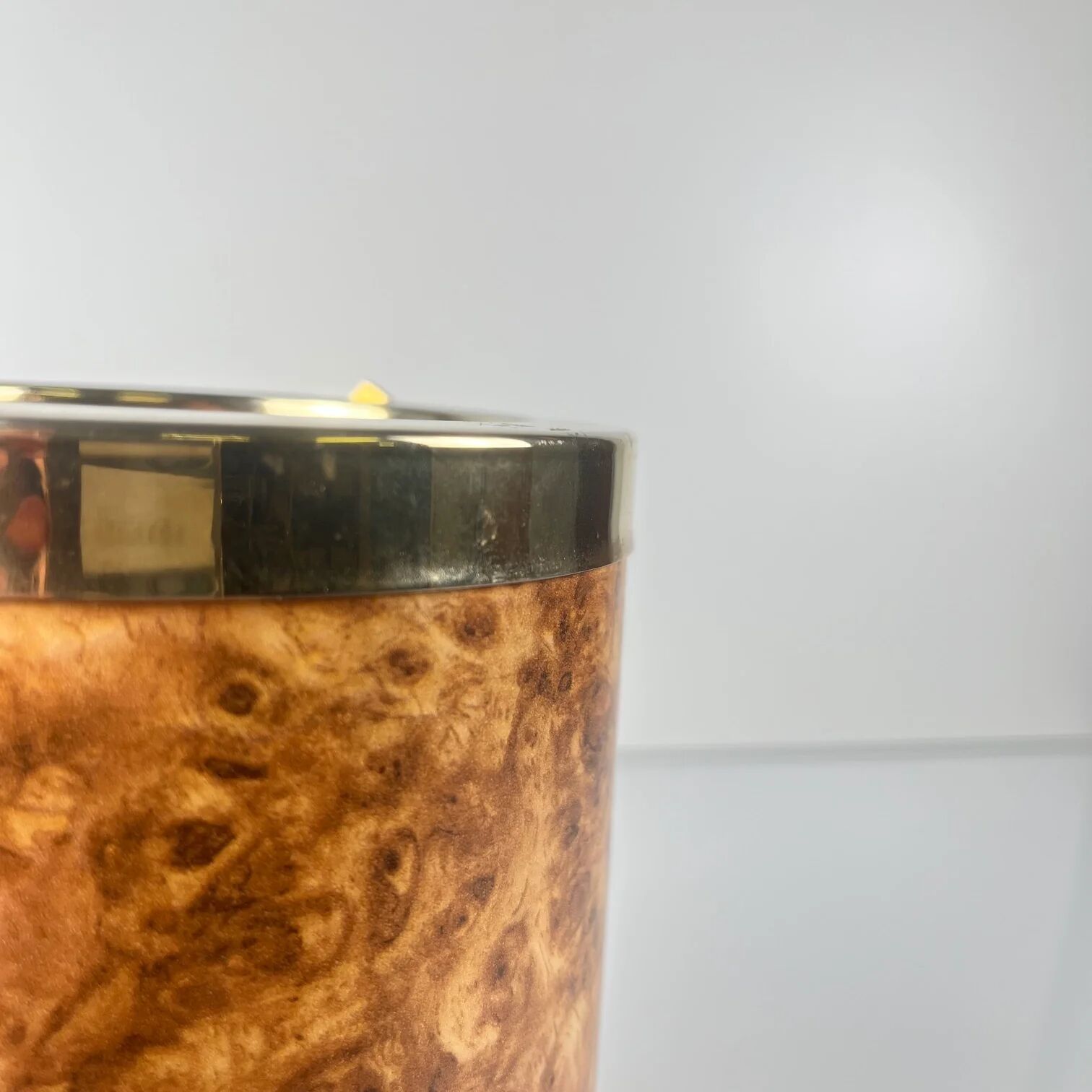 Vintage ice bucket in plastic with an elm burl effect, 1970.