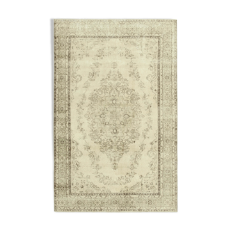 Hand-Knotted Wool Turkish Beige Rug 190 cm x 300 cm