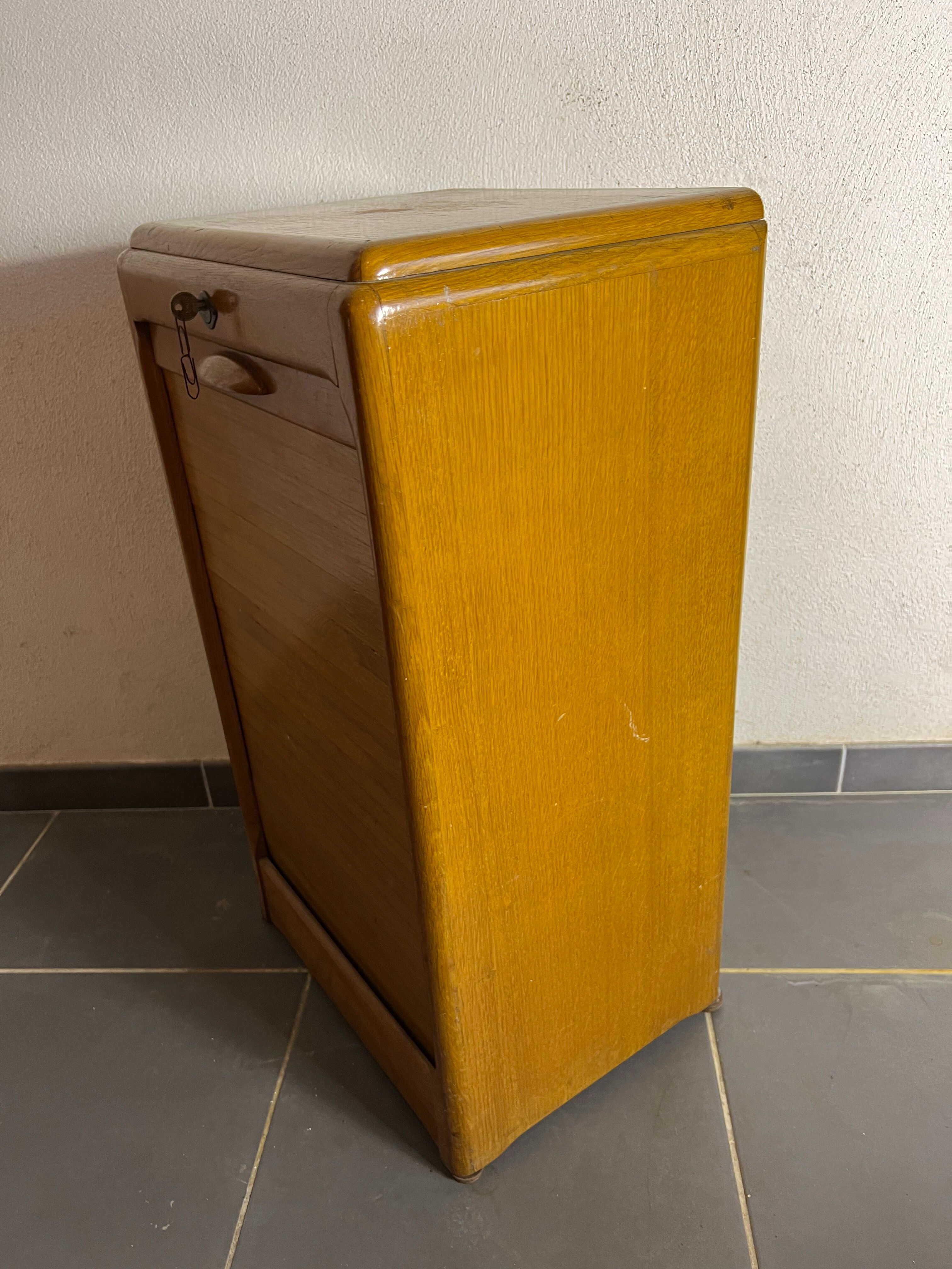 Meuble à rideau