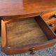 Commode galbée ancienne en acajou de style anglais