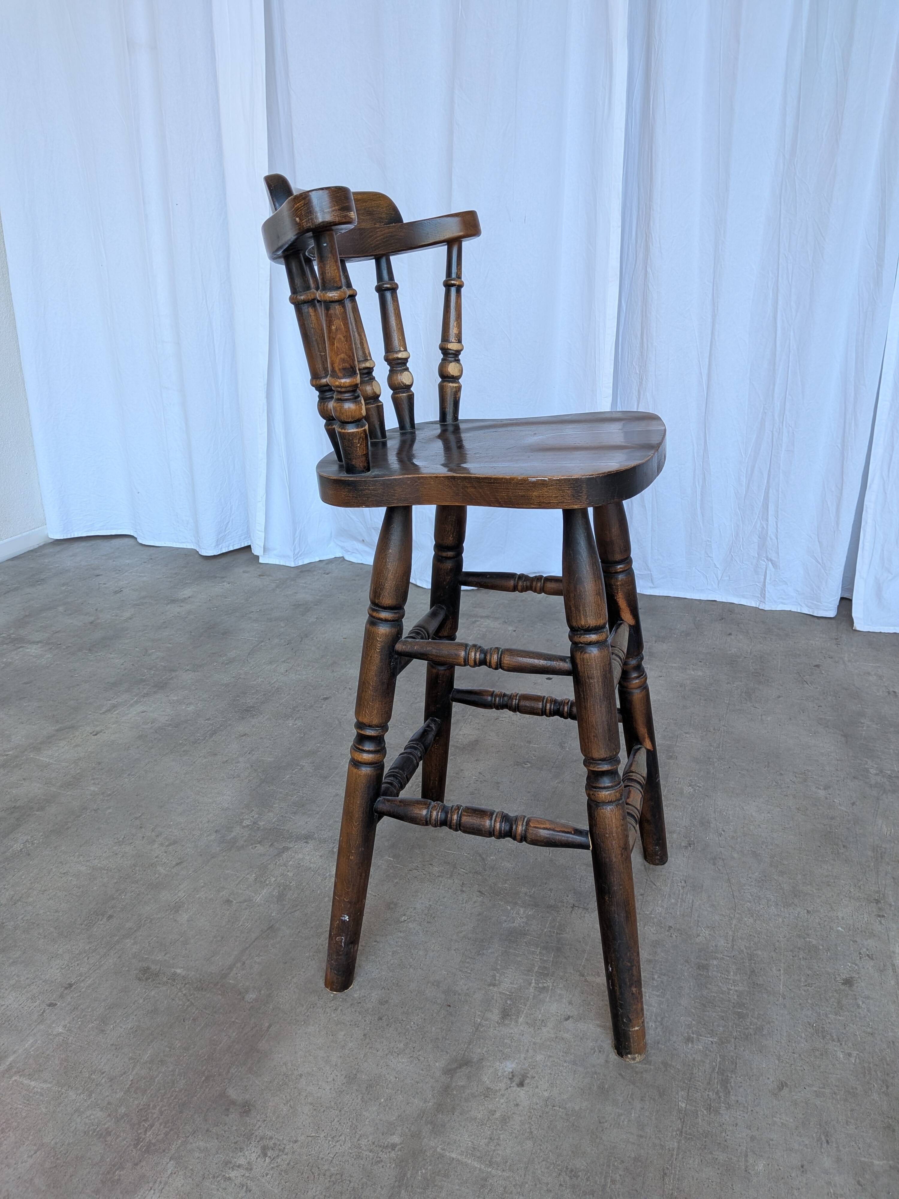 Chaise de bar en bois sculpté vintage : tabouret haut de ferme des années 1970