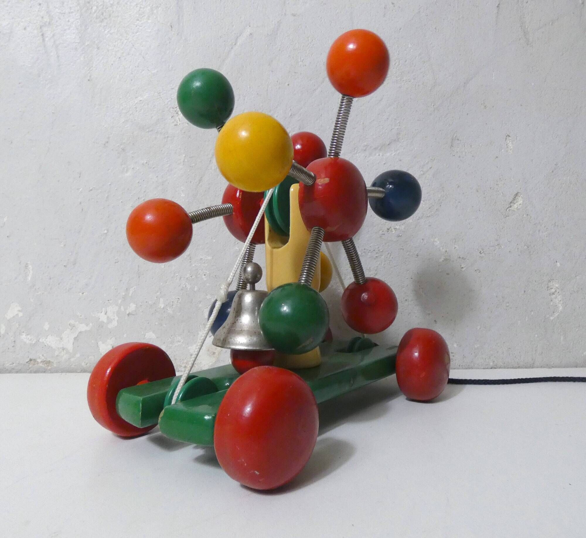 KOUVALIAS vintage wooden pull toy spoutnik multicolour balls