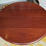 Old-pane-top round table in mahogany