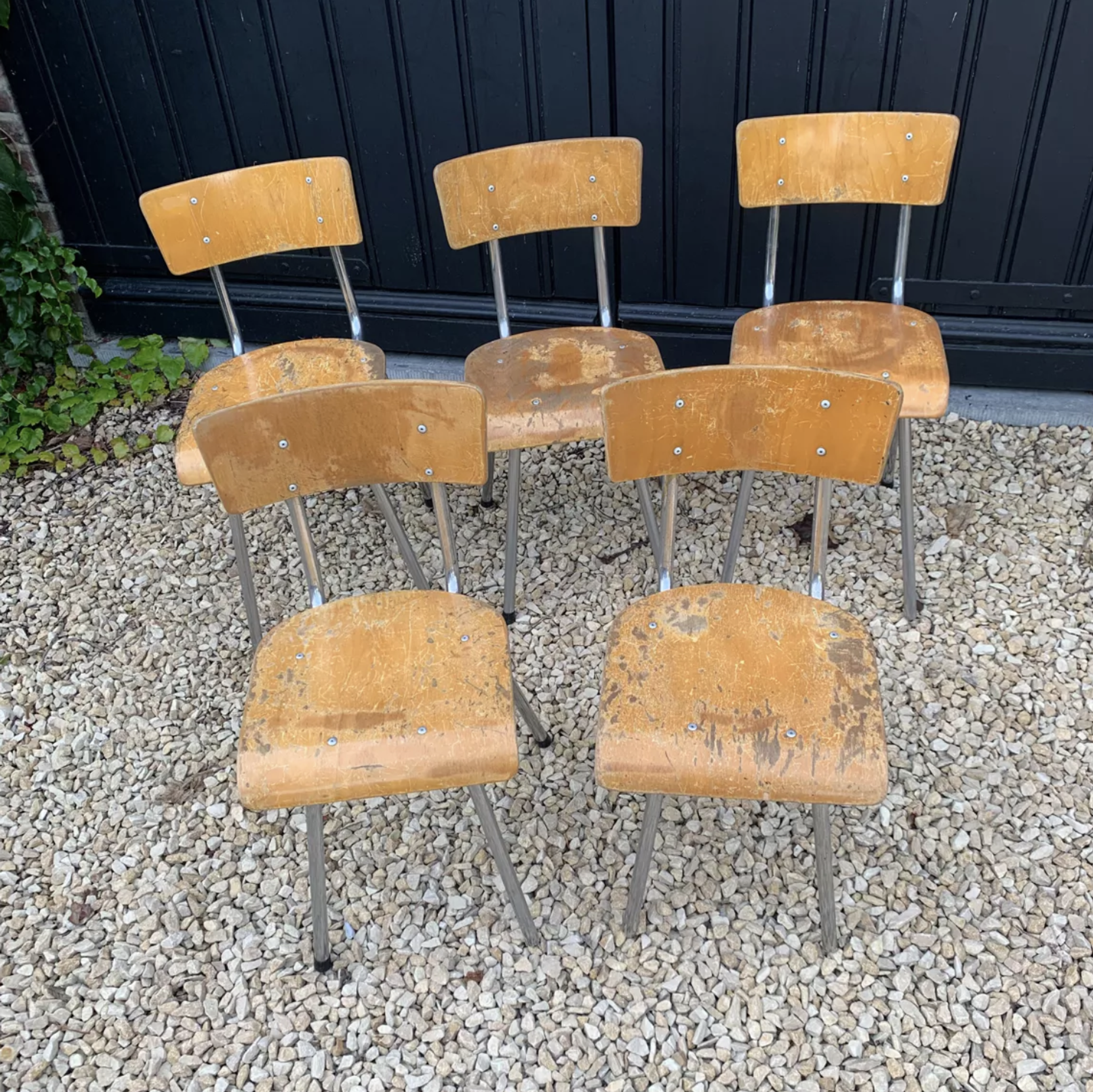 Chaise d'écolier plusieurs pièces disponibles