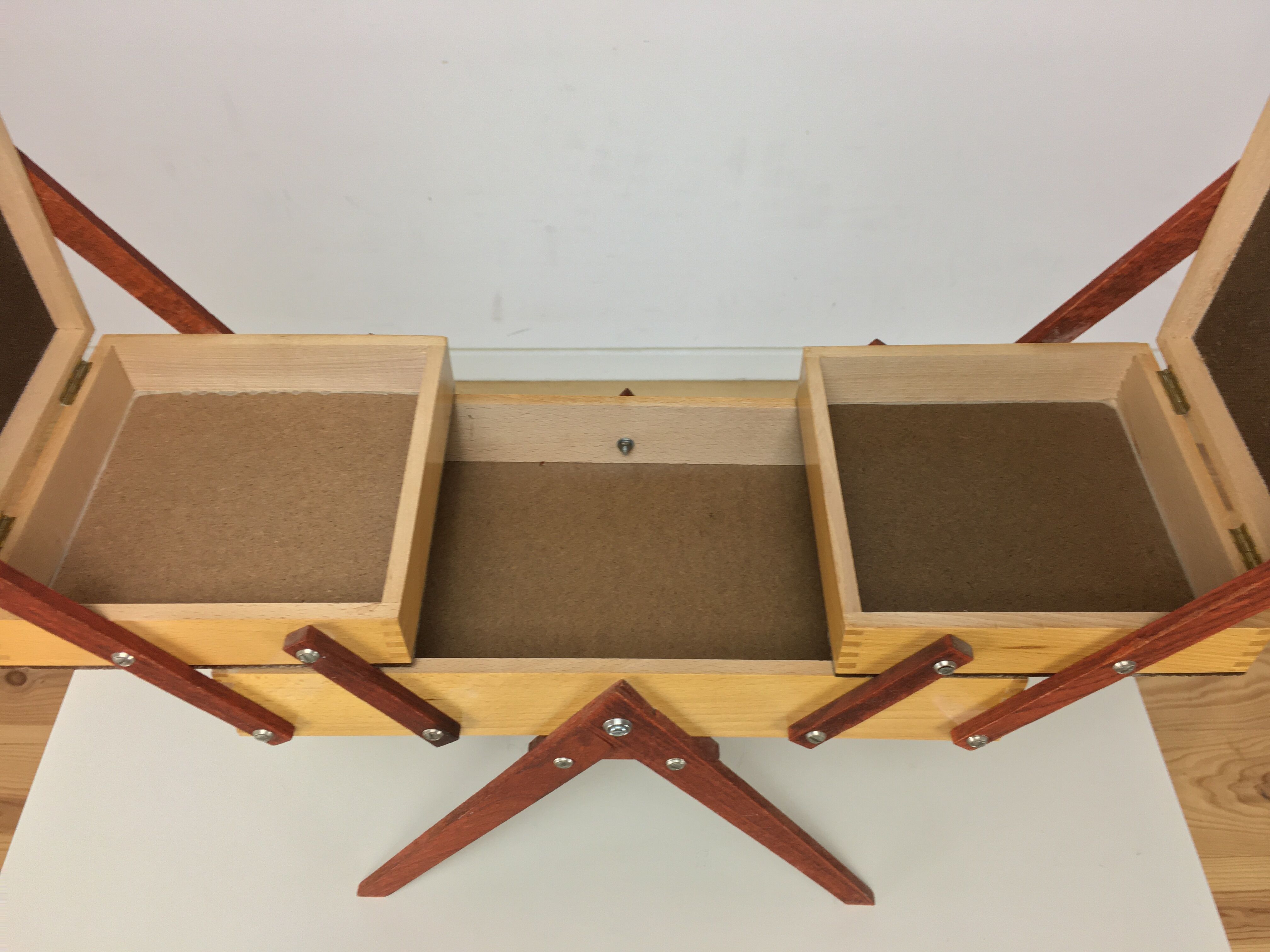 Worker feet compass 50s