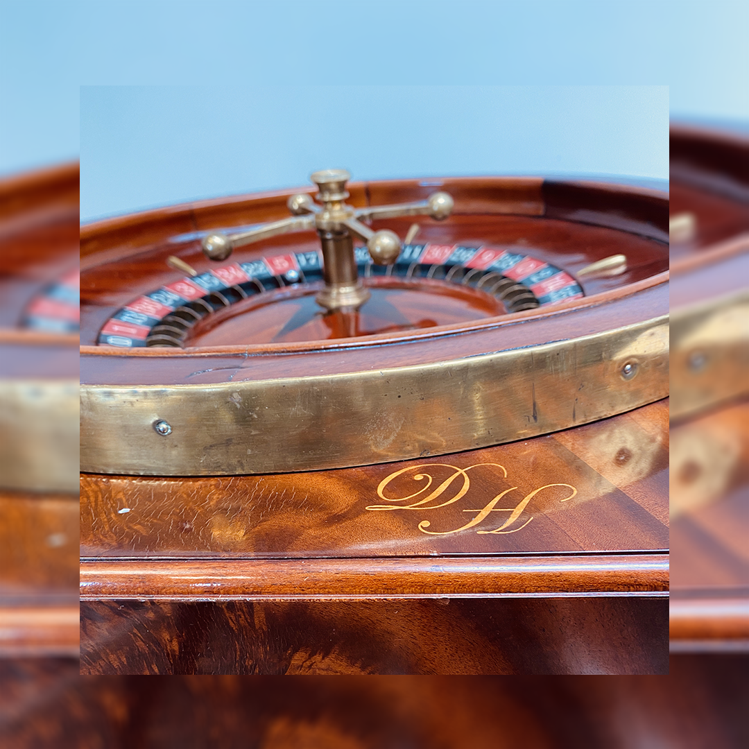 Octagonal mahogany roulette from the 19th century