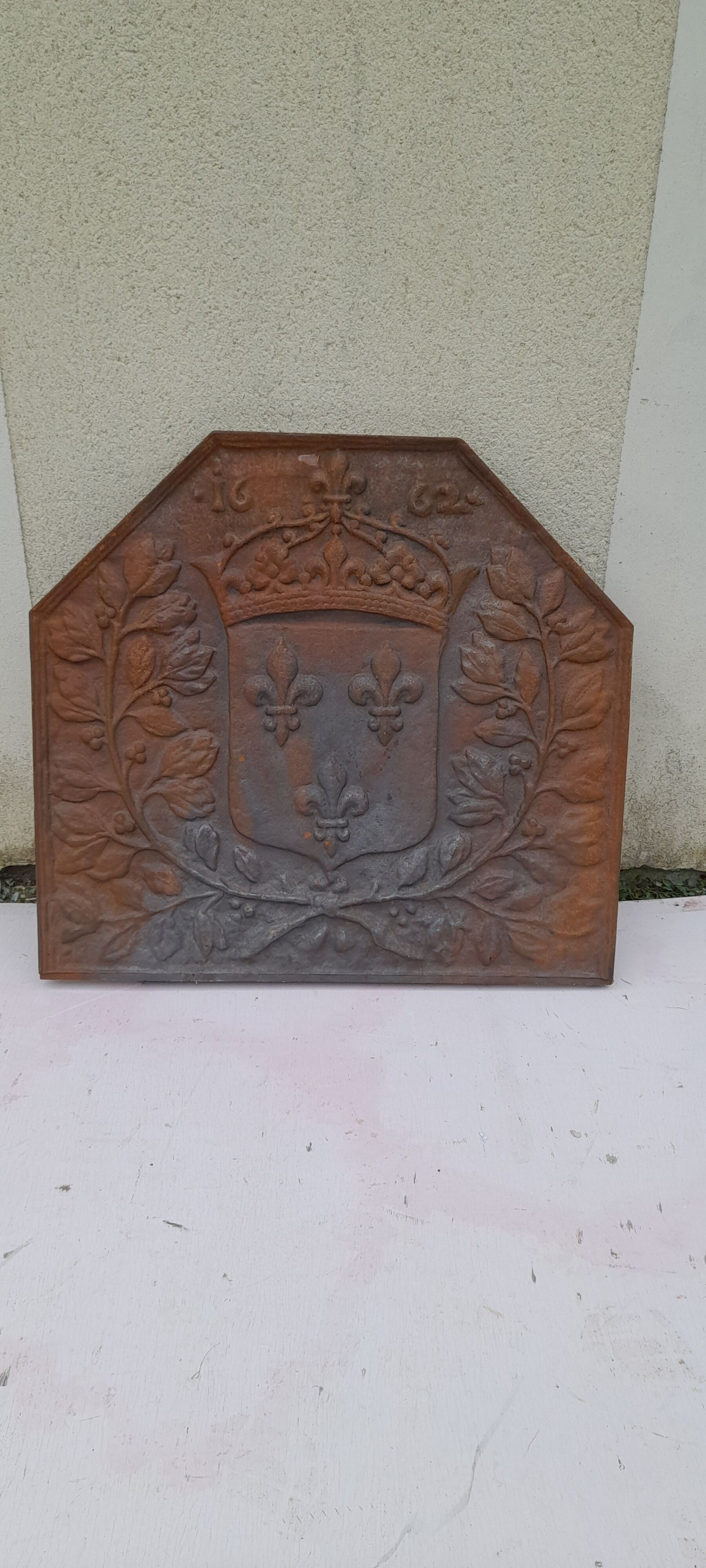 Cast iron fireplace plate fleur de lys art foundry never laid