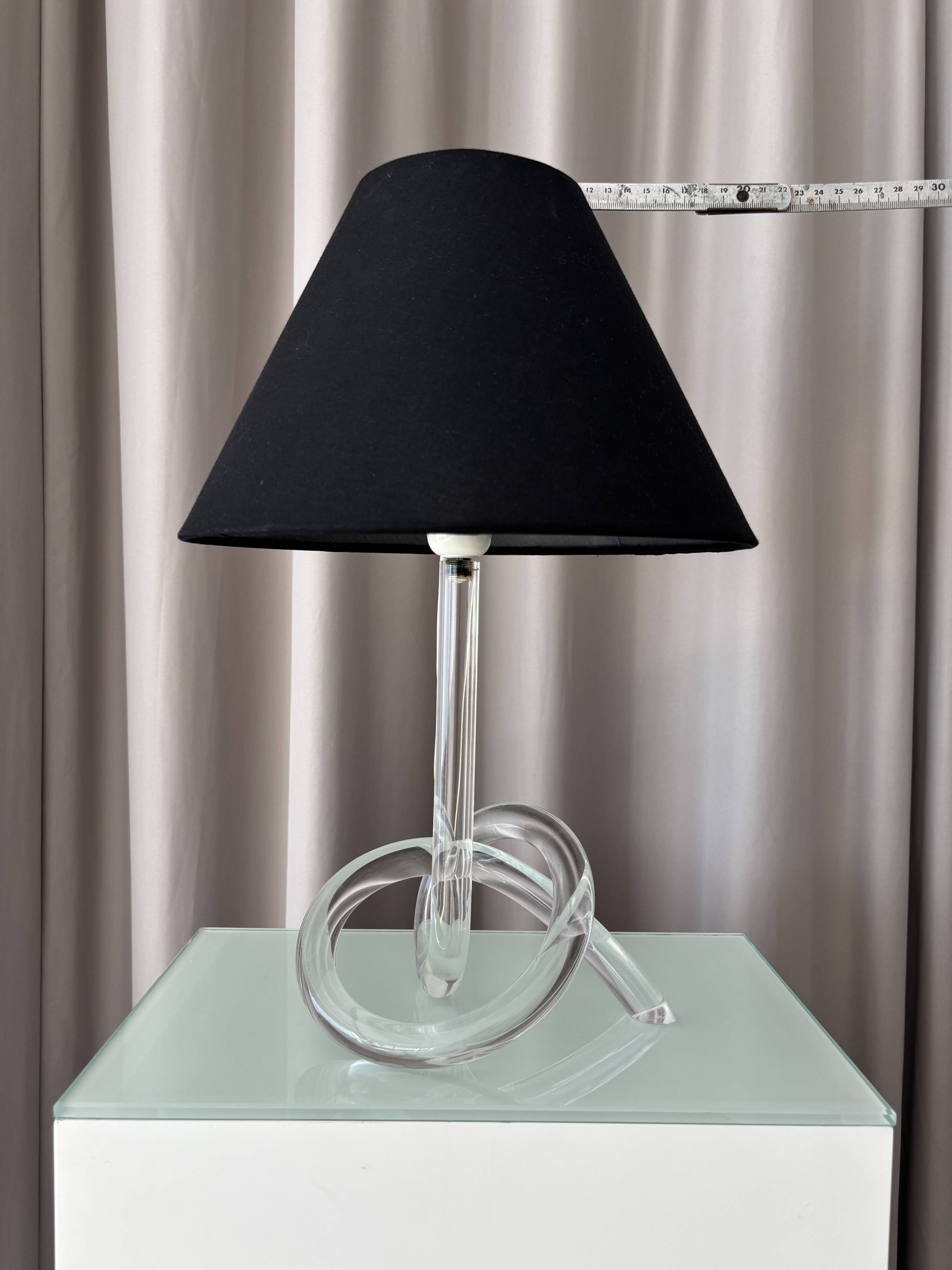 1970s Lucite Knot Table Lamp Attributed to Elaine Bscheider for Dorothy Tho