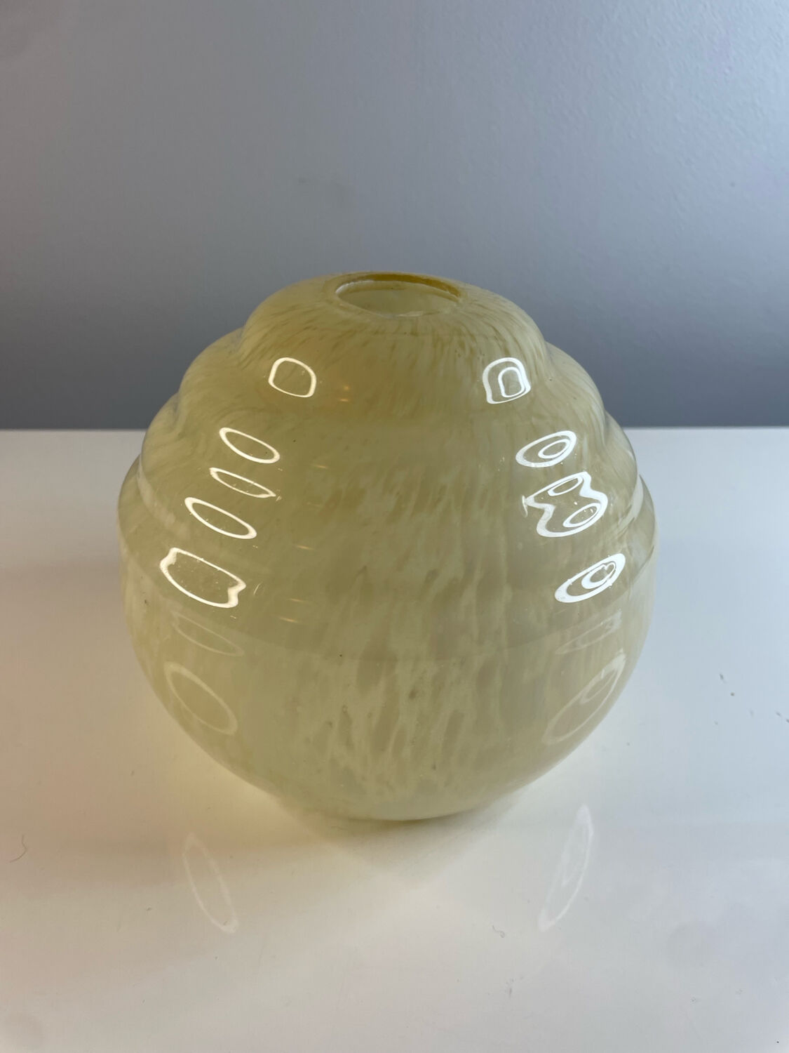 Suspension with antique globe