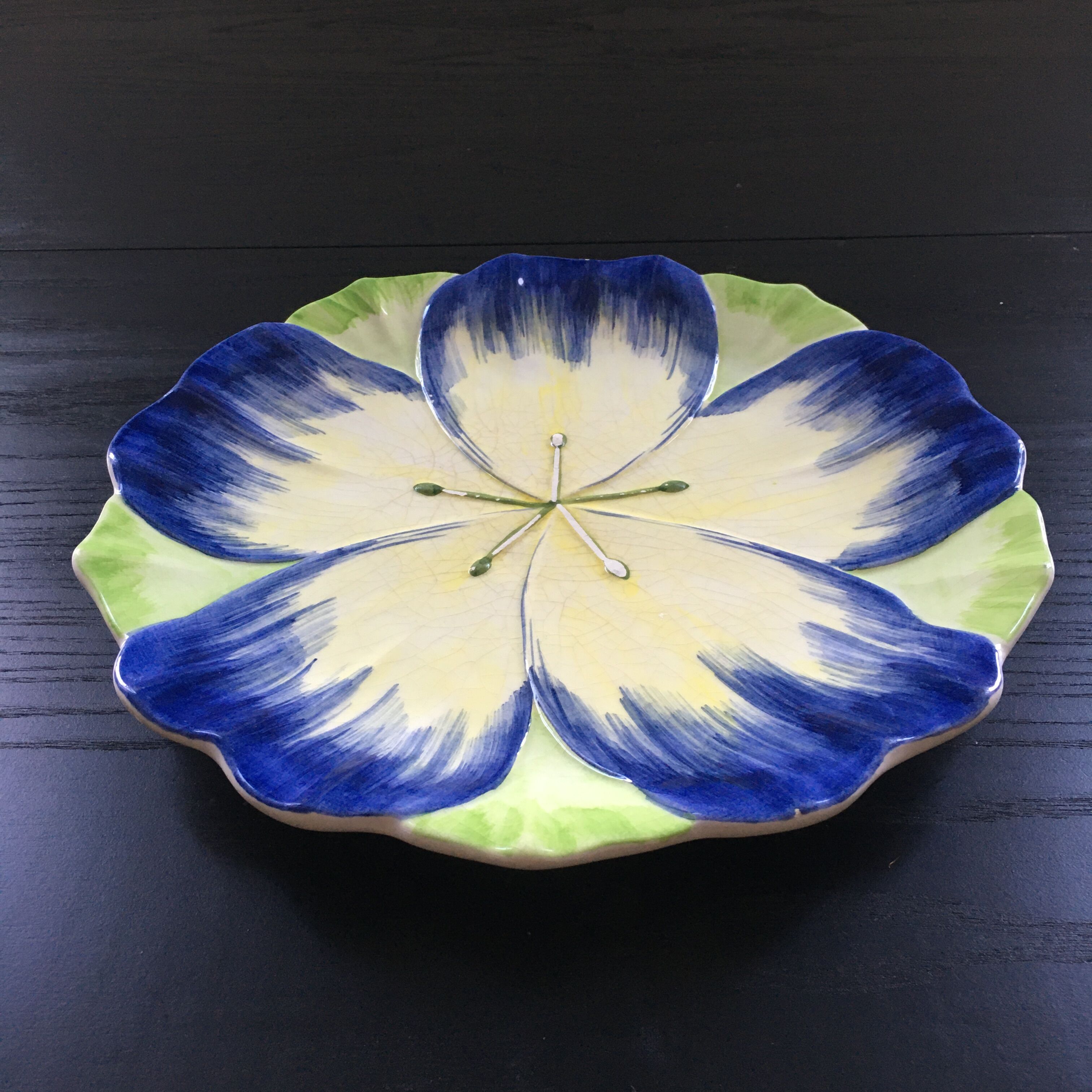 Flower dish dabbling