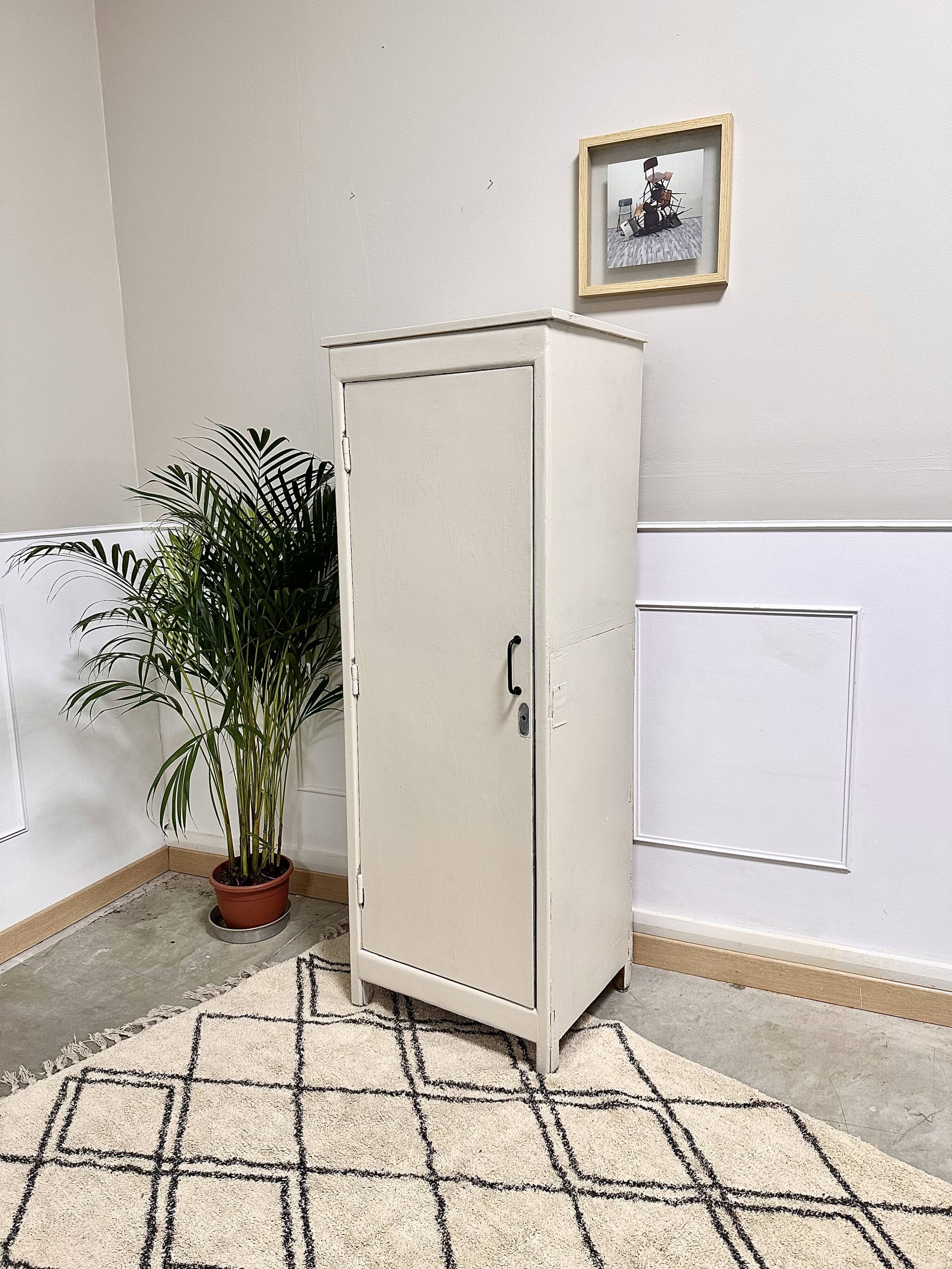 Parisian wardrobe in linen wood