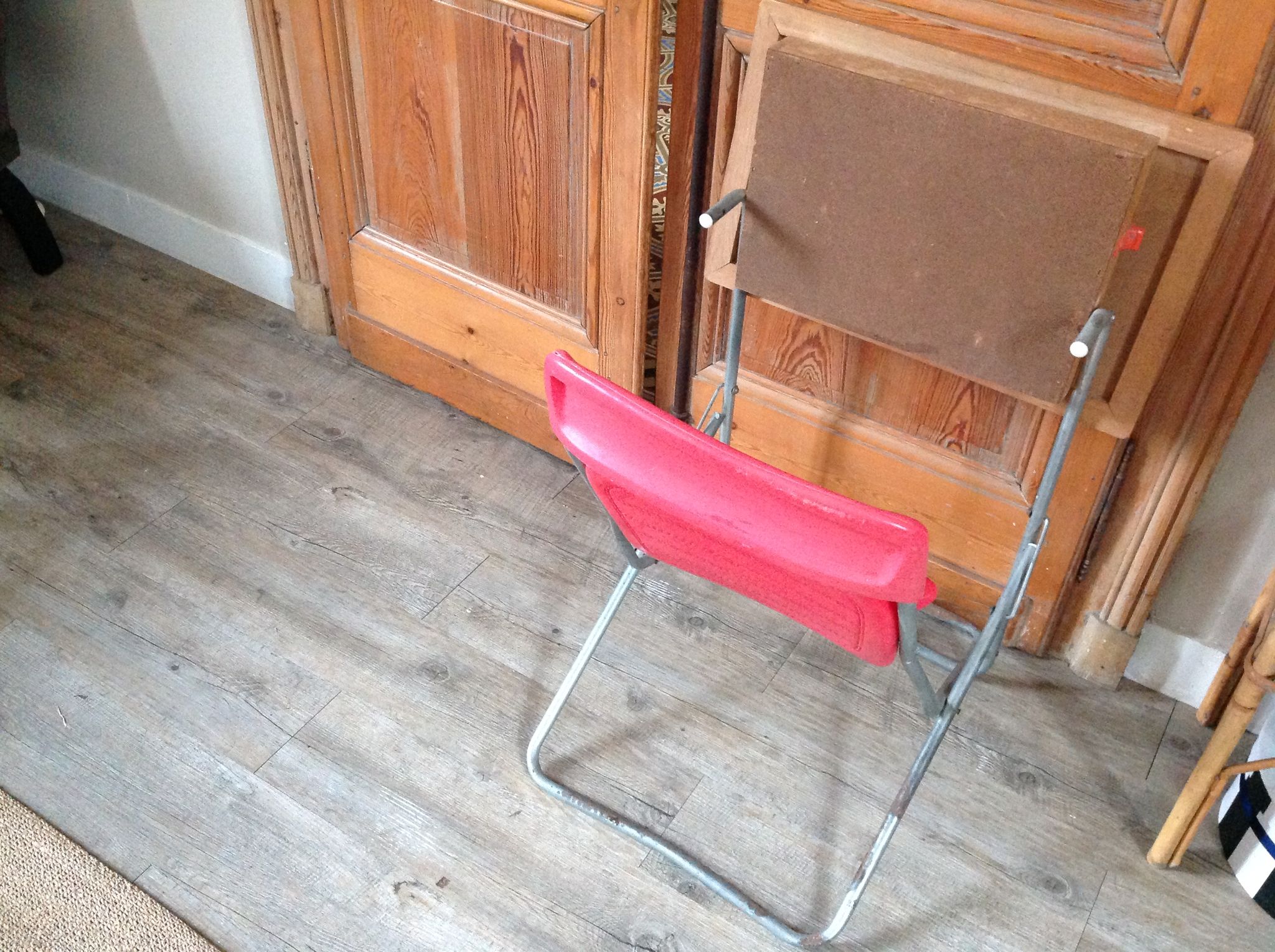 Folding child desk