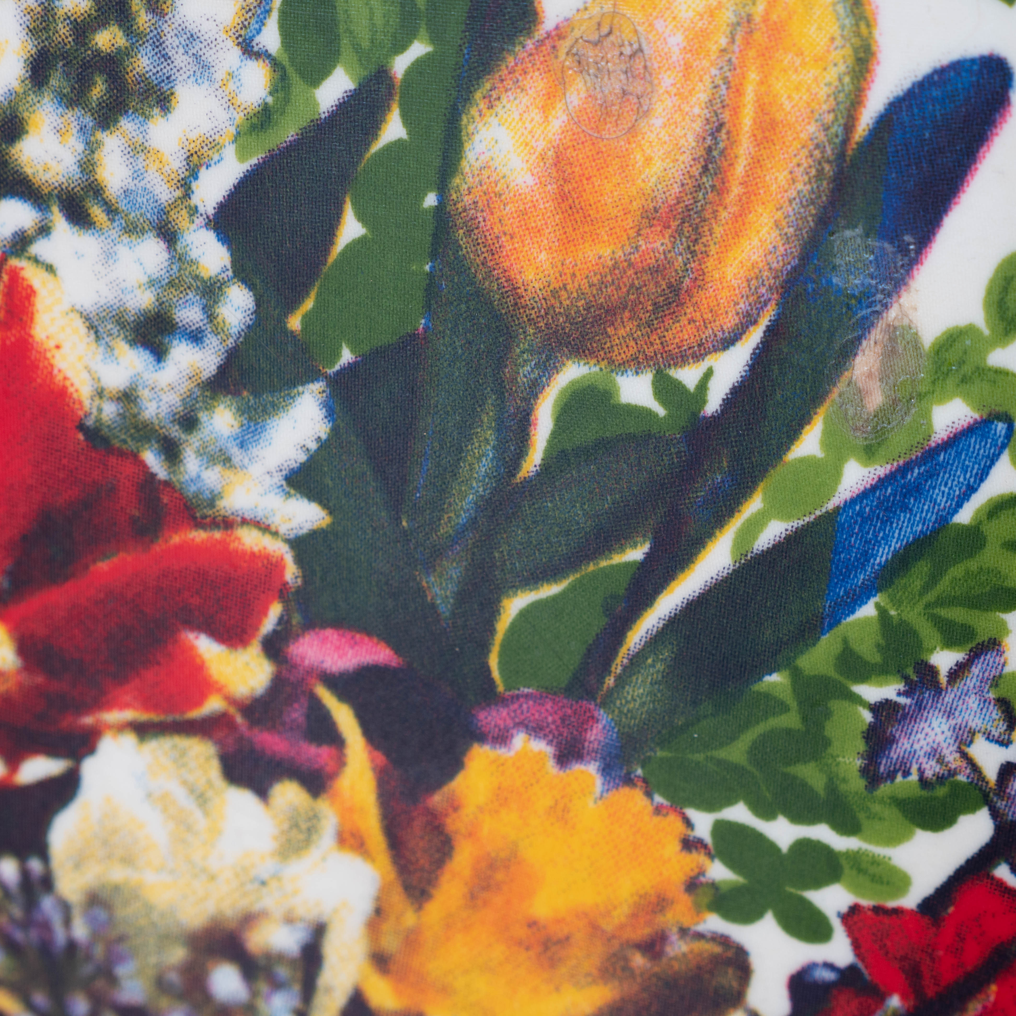 Table bass pattern floral spindle feet