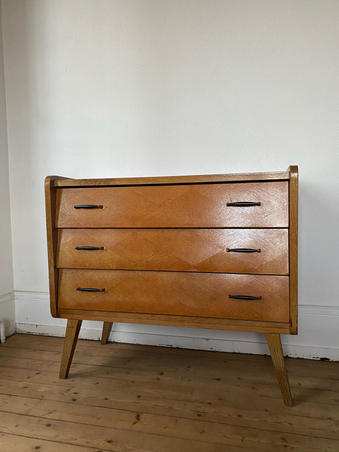 Vintage dresser feet compass 60s