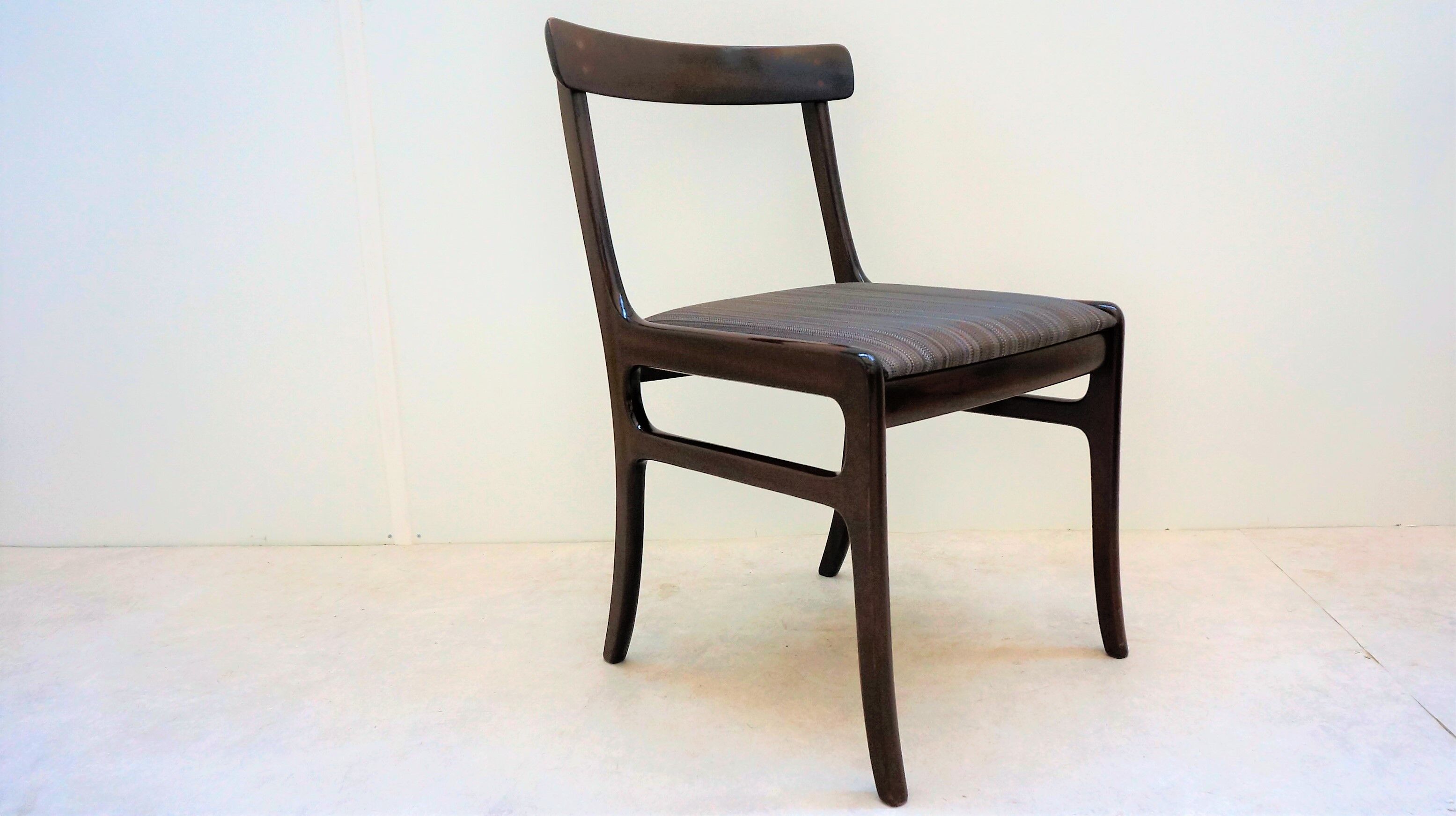 Series of 8 chairs Rundstedlung Ole Wanscher