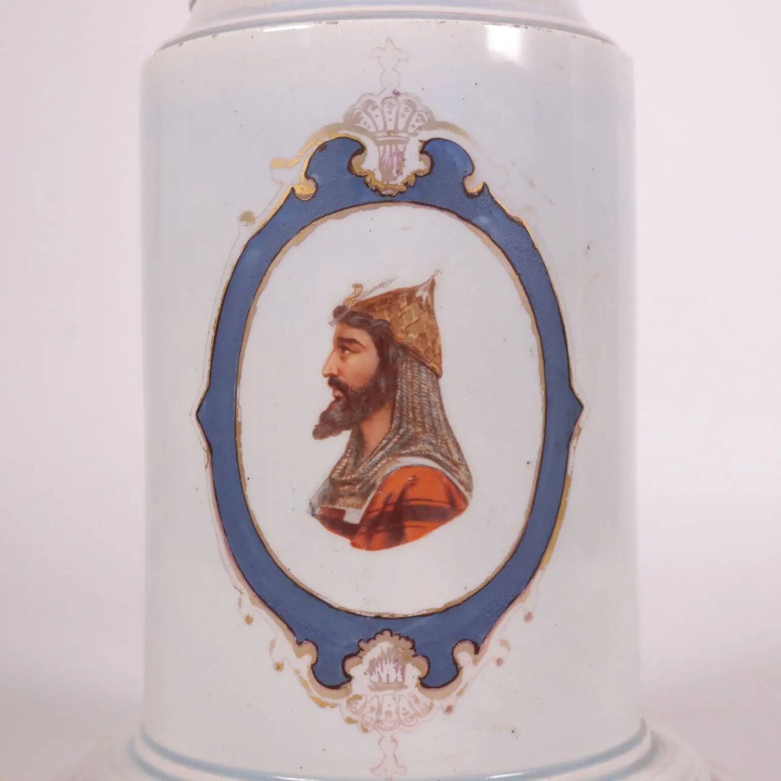 Paire de vases en céramique, Europe XIXe siècle