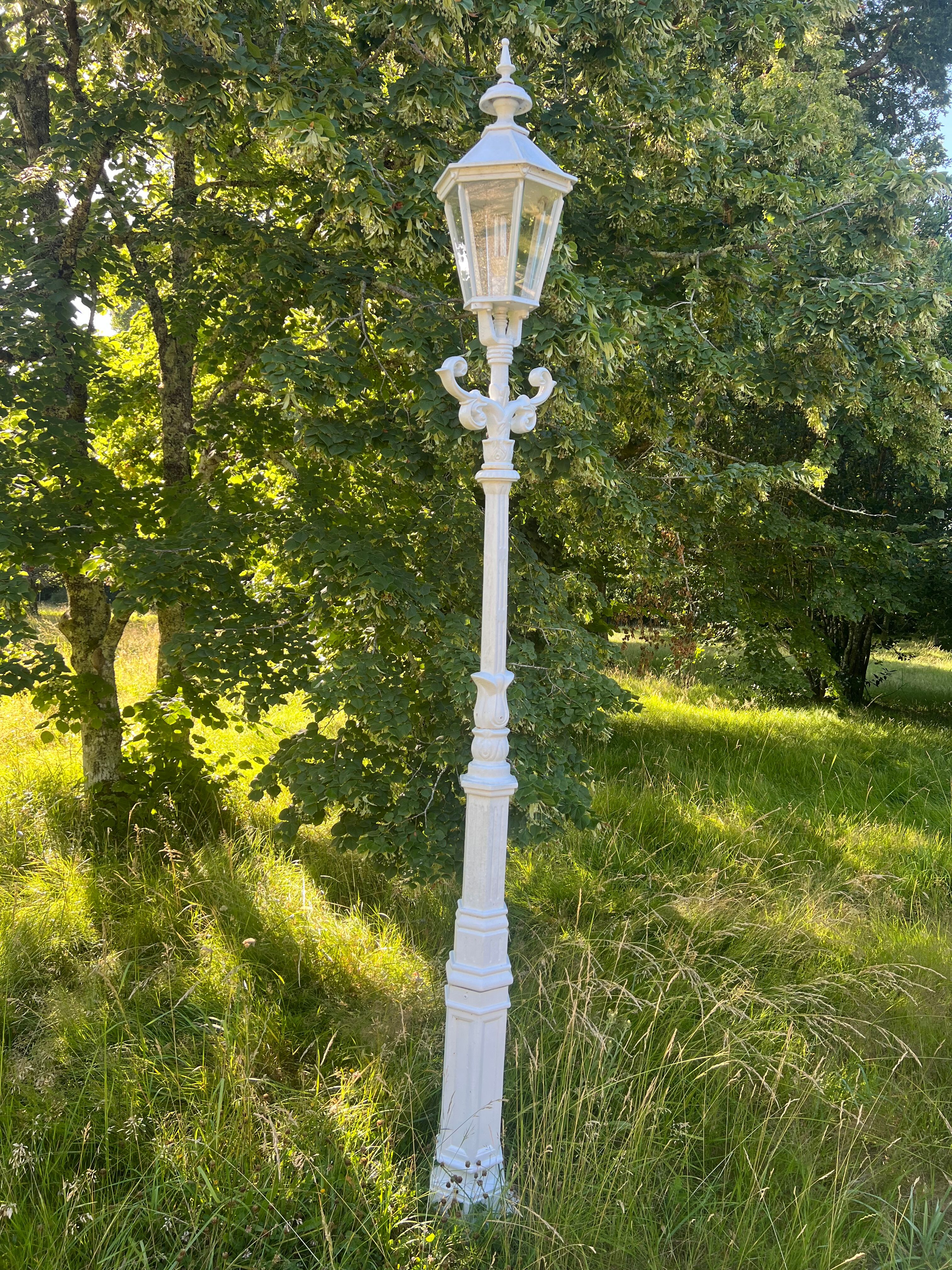 17 lampadaires en fonte