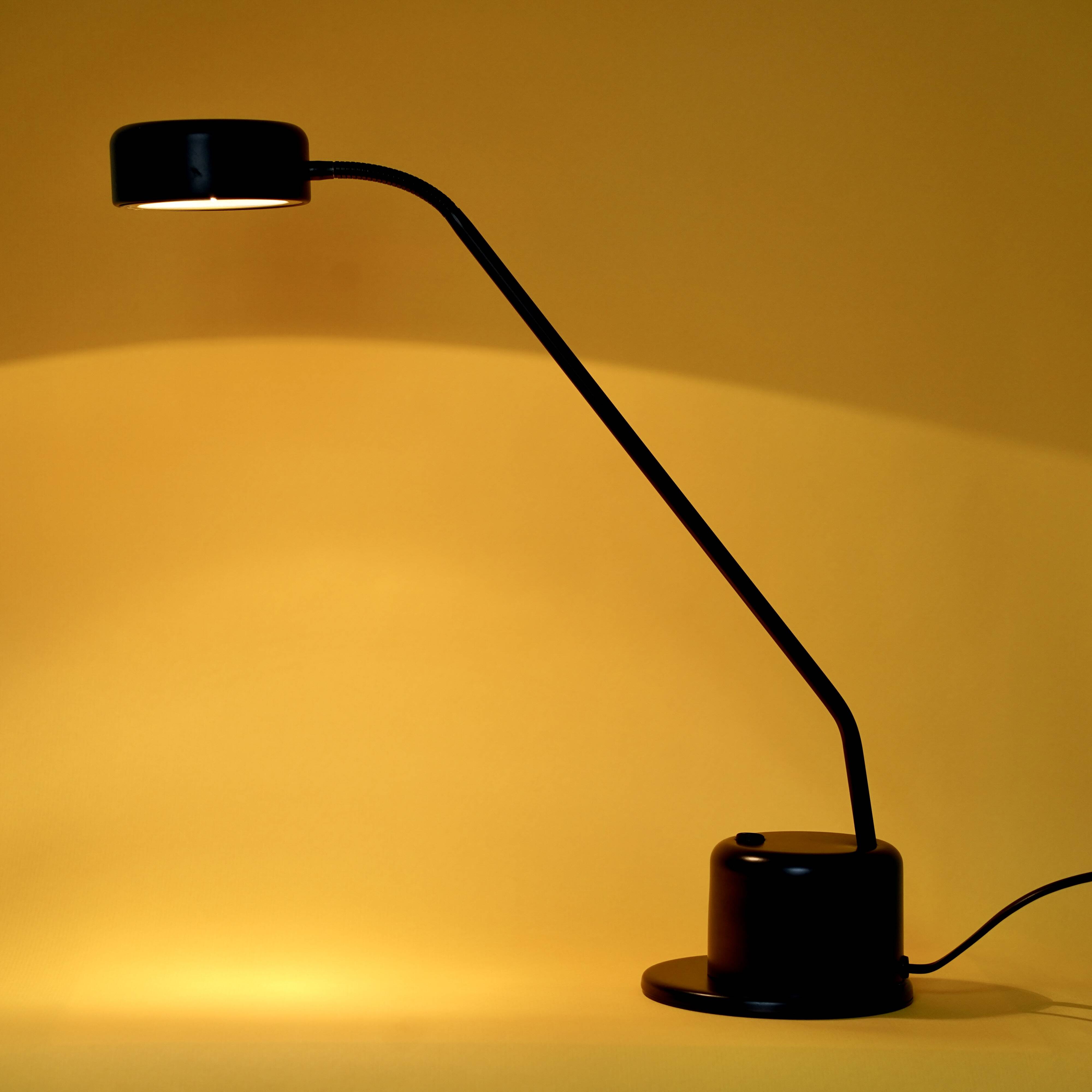 Minimalist Matte Black Desk Table Lamp – Mid-Century Industrial Design