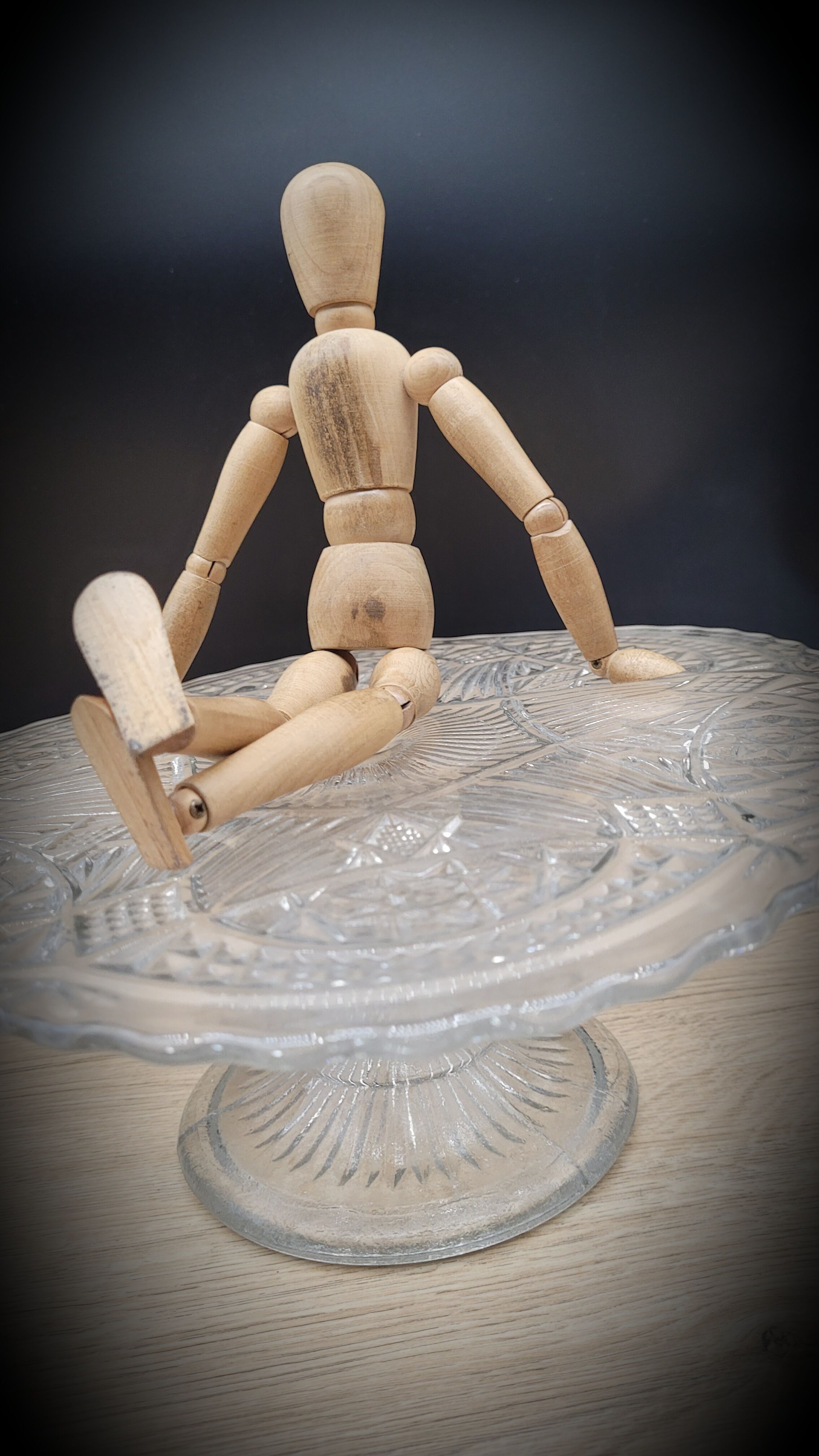 Transparent cake pie dish on foot