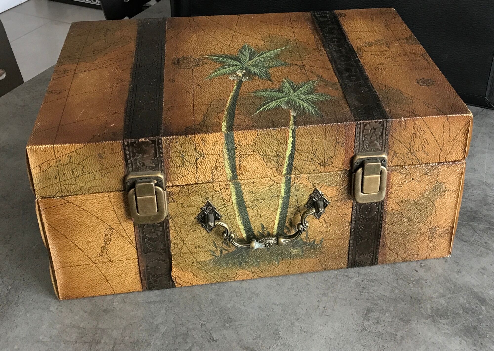Vintage chest hand painted robinson treasure of the galleon