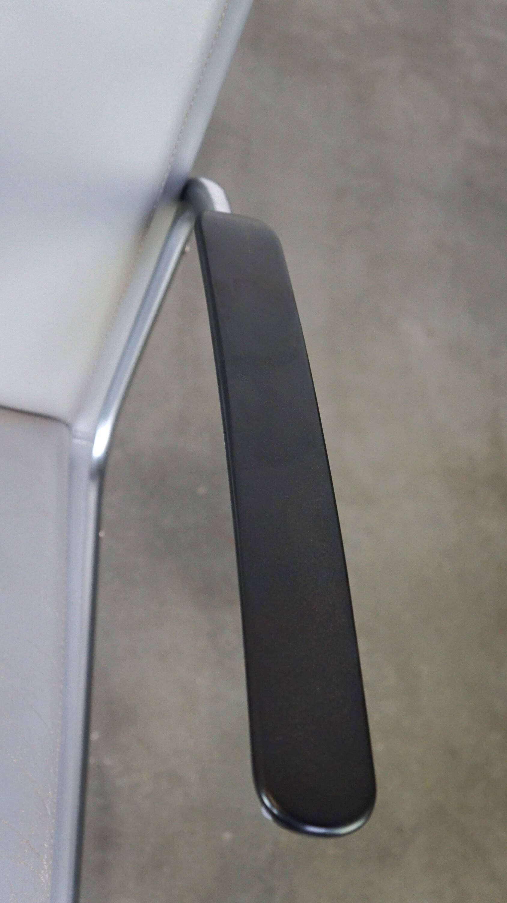 Vintage grey cow leather bauhaus design armchair by Ahrend de Cirkel