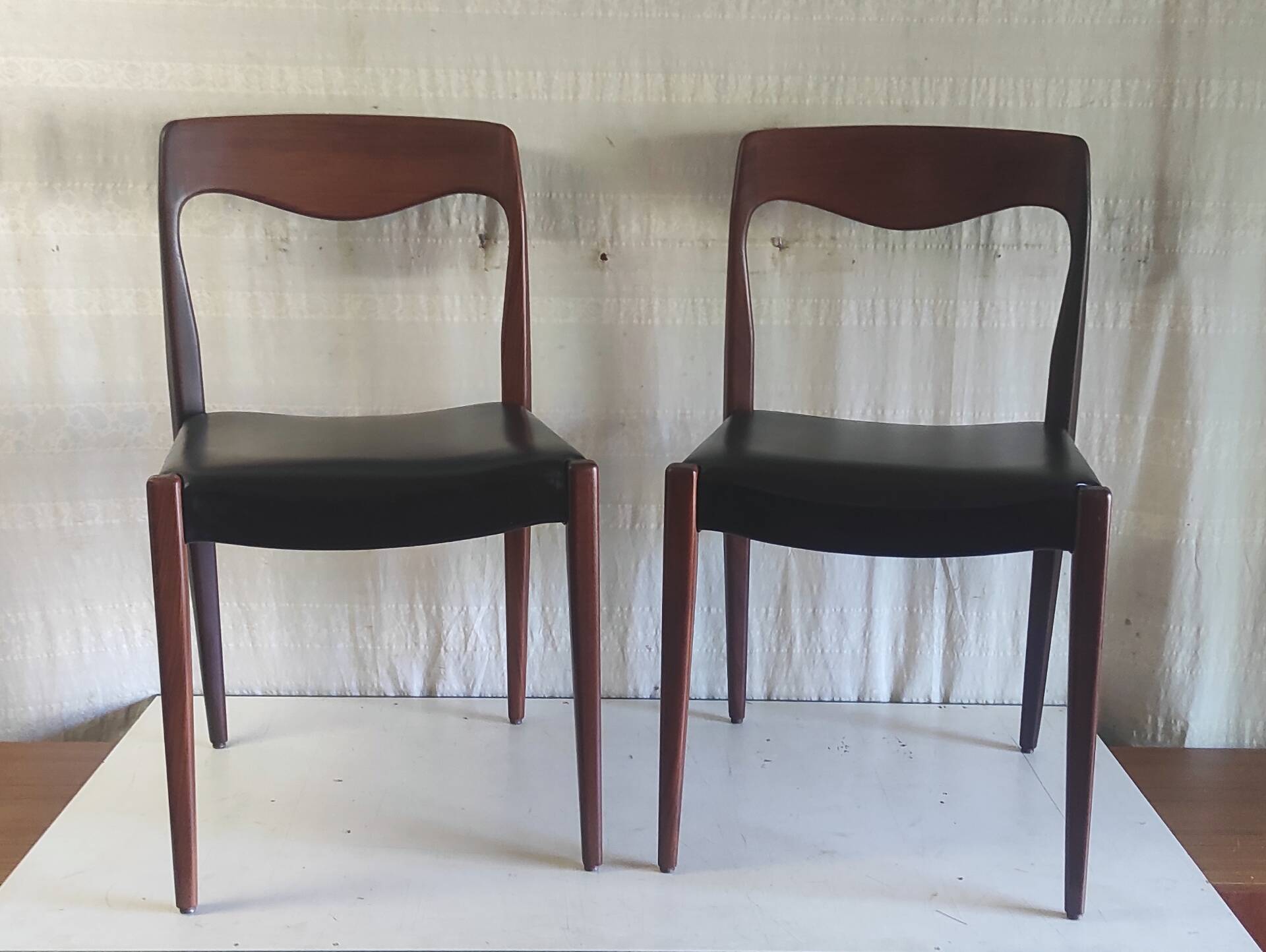 Pair of teak chairs in Scandinavian style - 1960s