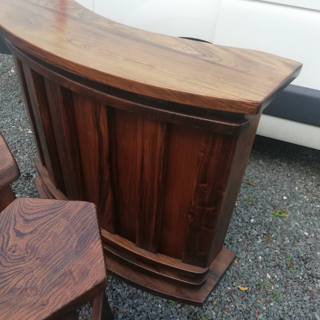 Bar and 3 stools rustic