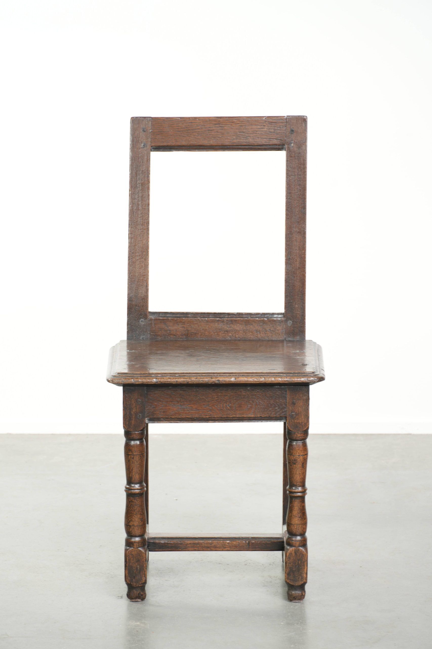 Chaise antique lorraine du XVIIIe siècle en chêne