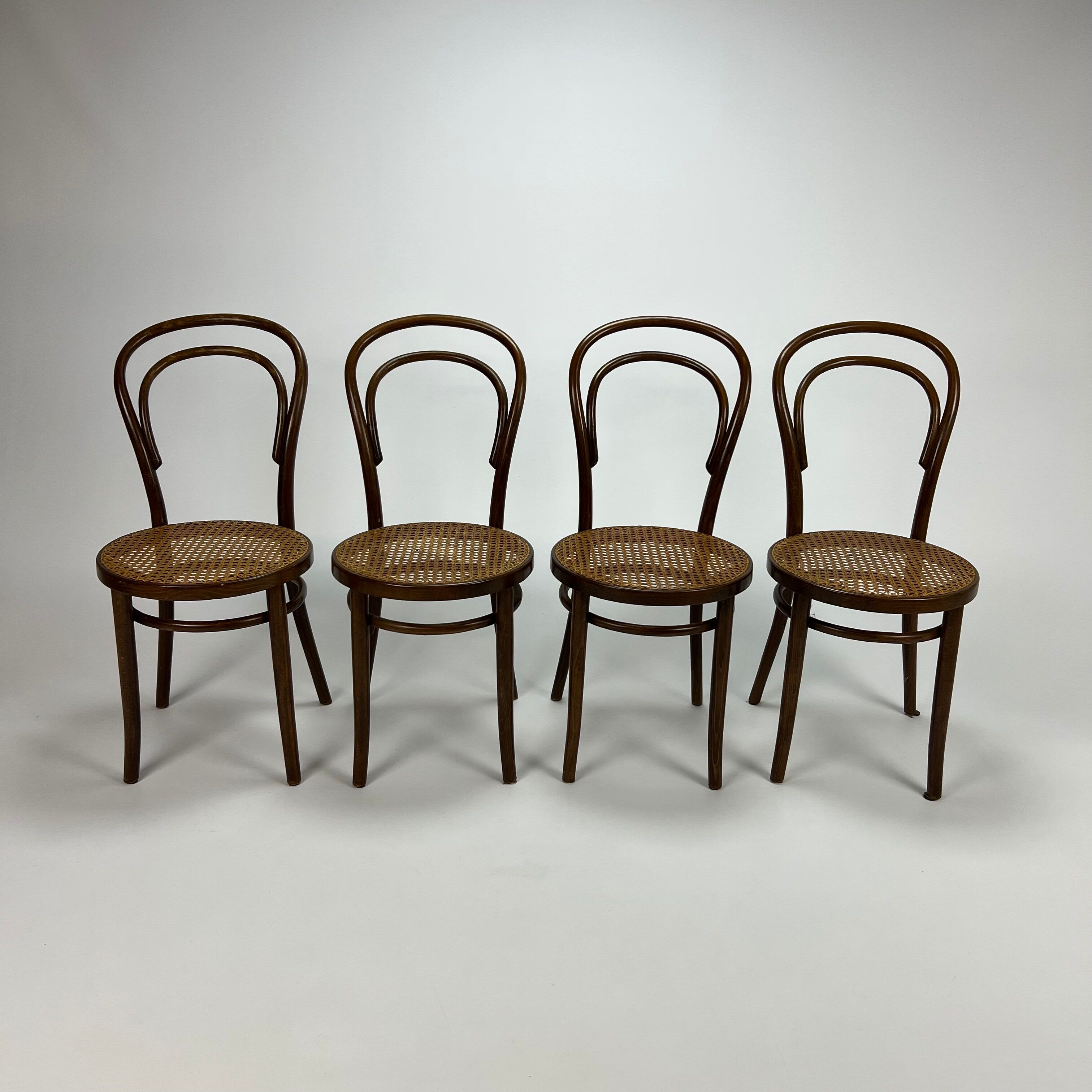 Ensemble de 4 chaises de salle à manger Mid Century Zpm Radomsko Bentwood et Cane, années 1960