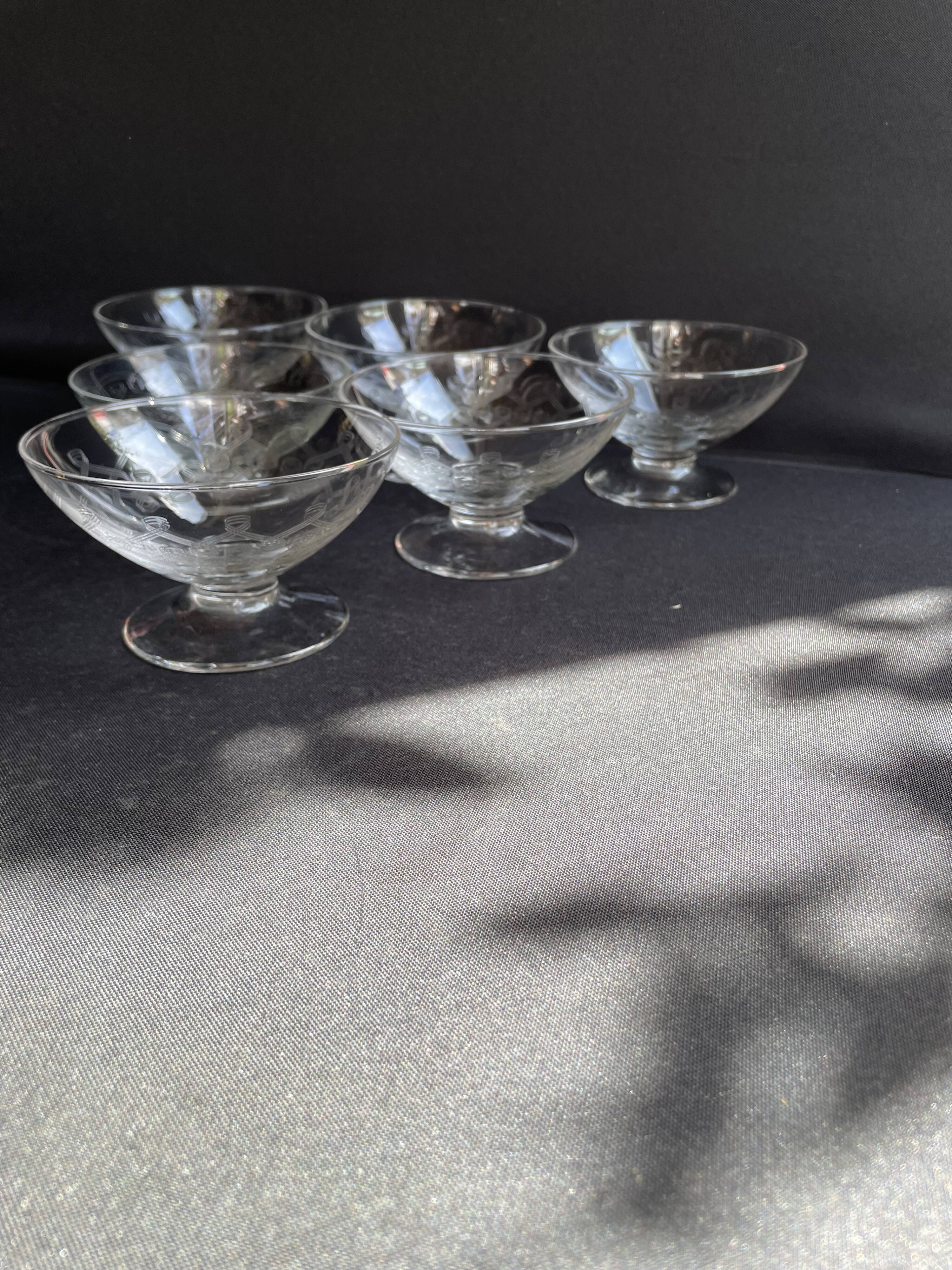 6 champagne glasses – Engraved crystal