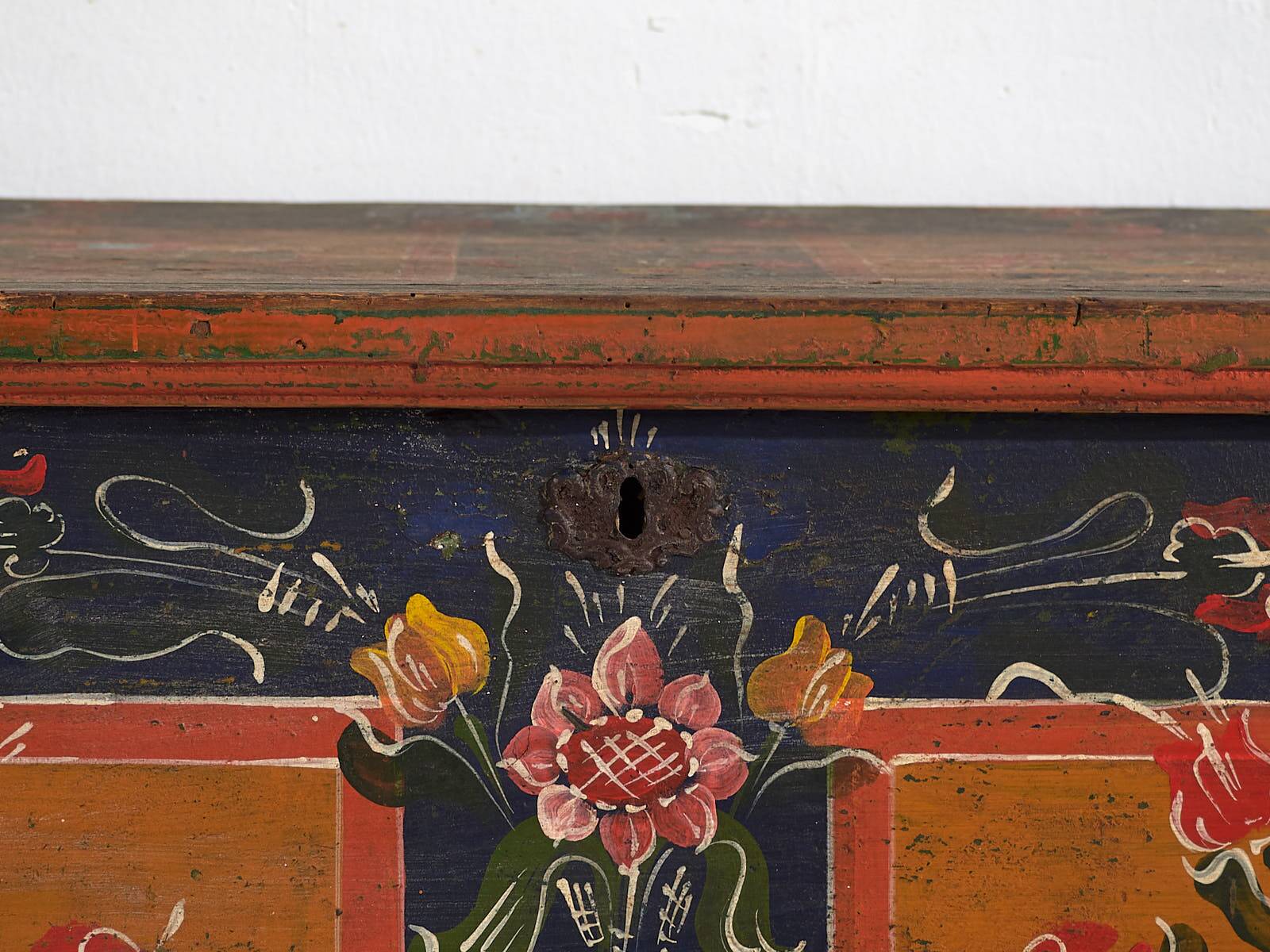Antique trunk with floral motifs (c.1870)