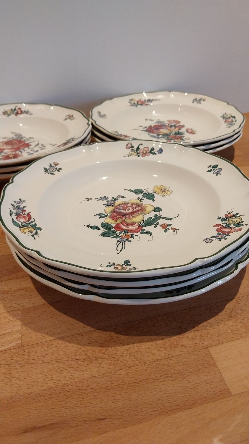 10 vintage Villeroy & Boch plates with flowers