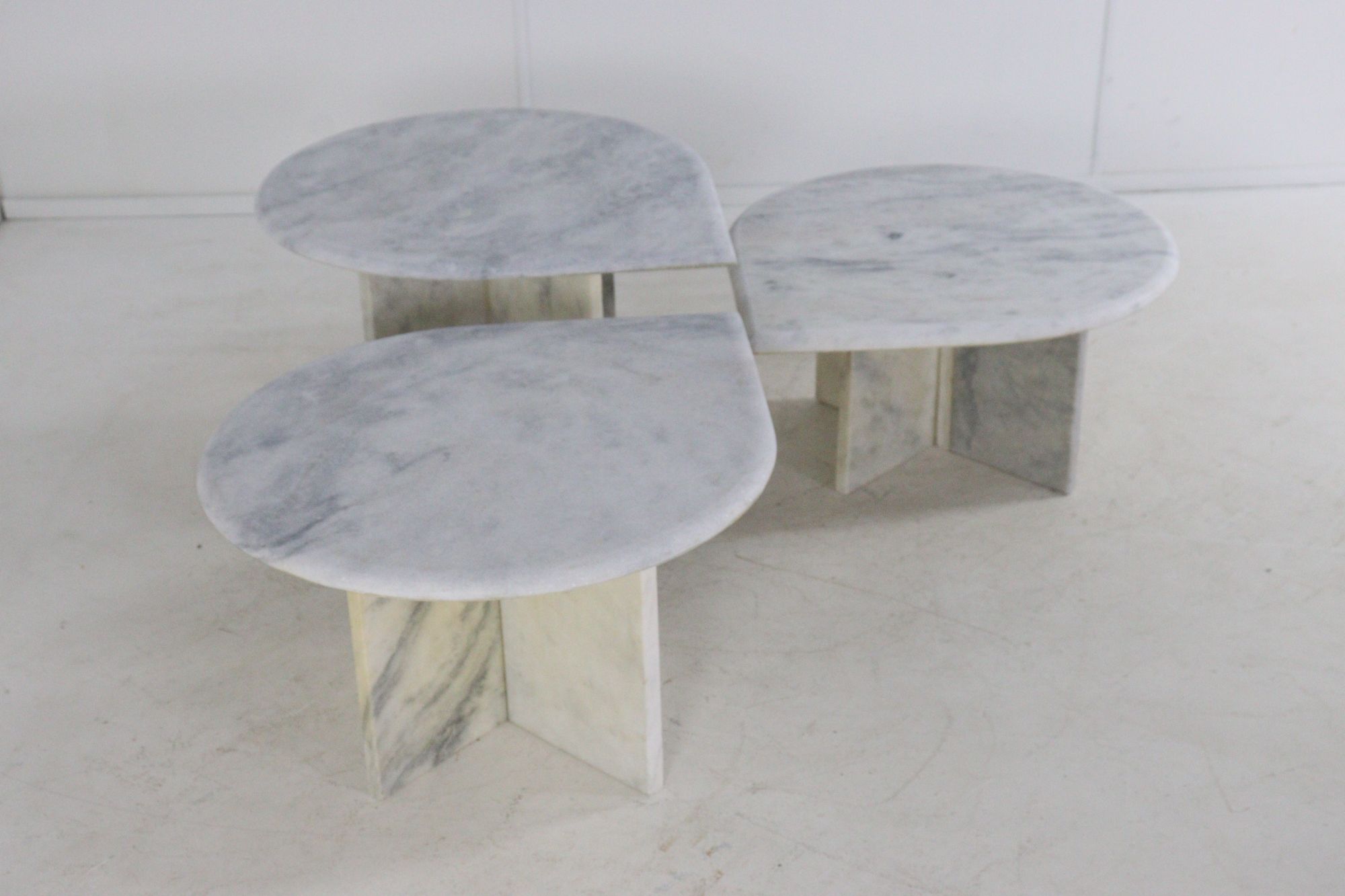 Ensemble de 3 tables d'appoint en marbre en forme de goutte d'eau, table basse vintage.