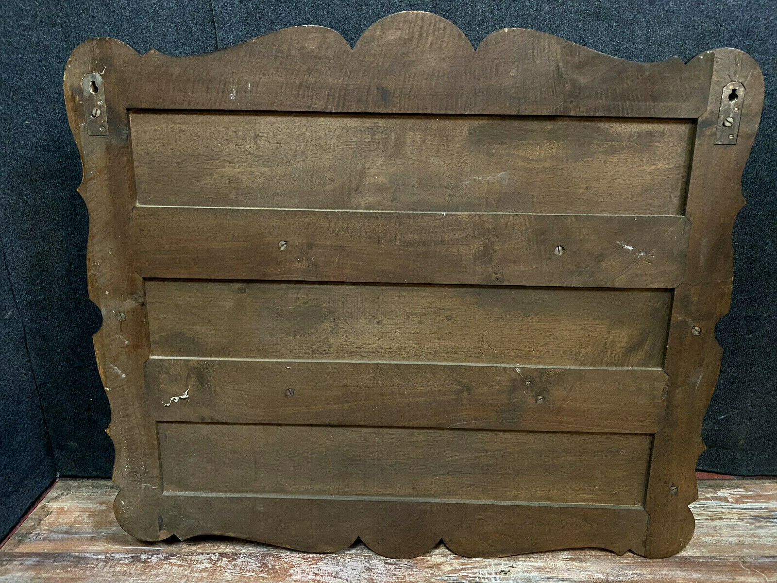 Napoleon III-era wall shelf in mahogany