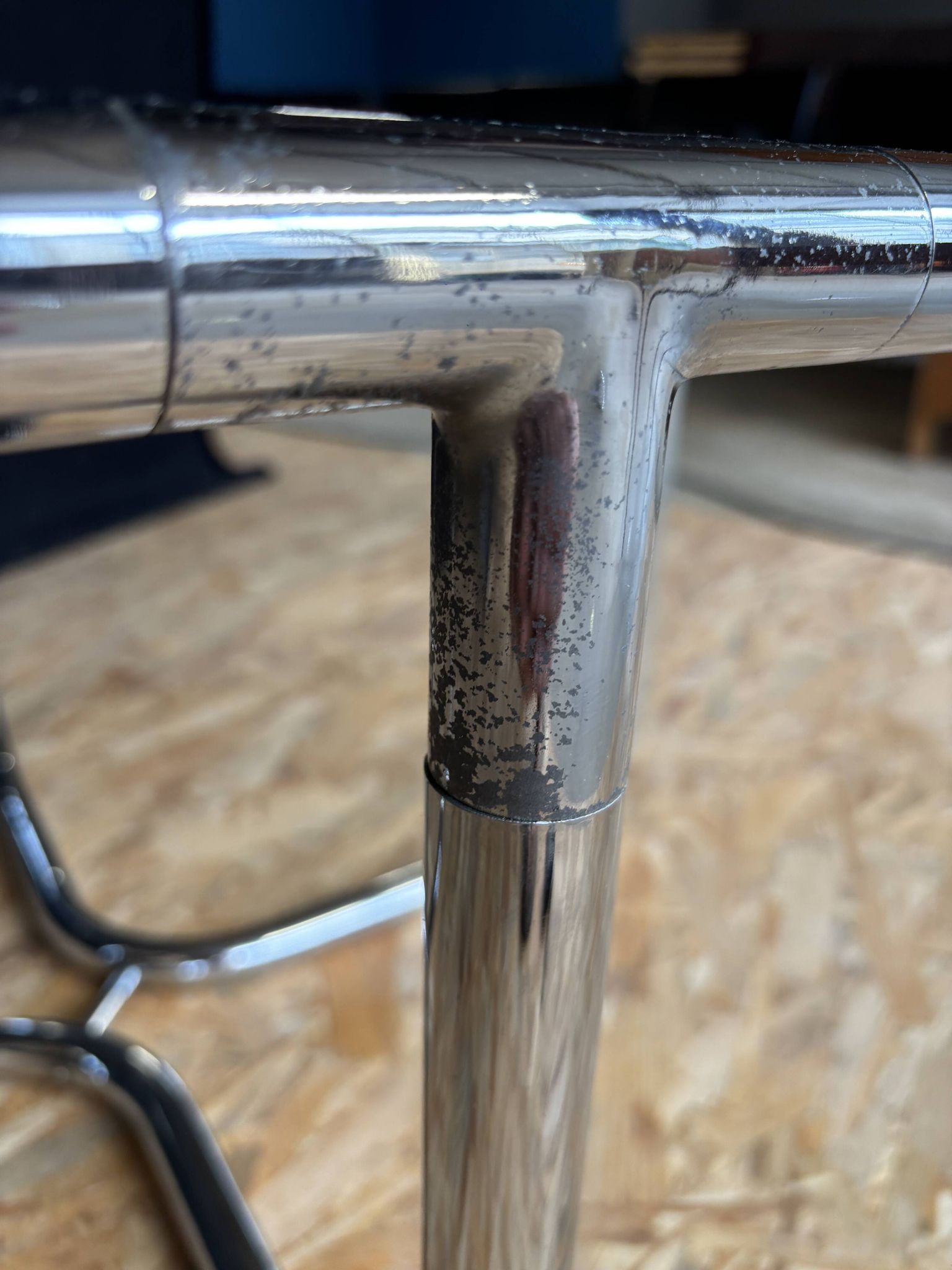 Vintage 1970s Space Age coffee table – tubular chrome & glass