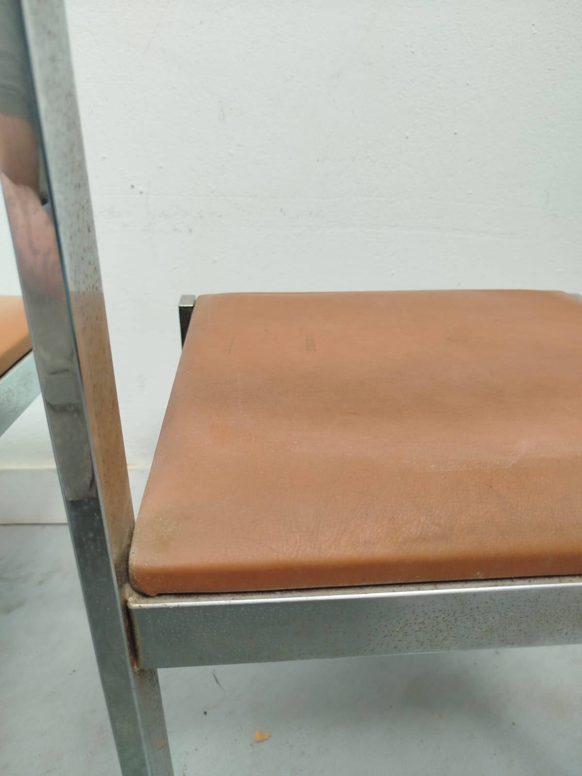 Pair of vintage chrome metal & brown imitation leather chairs (70s)