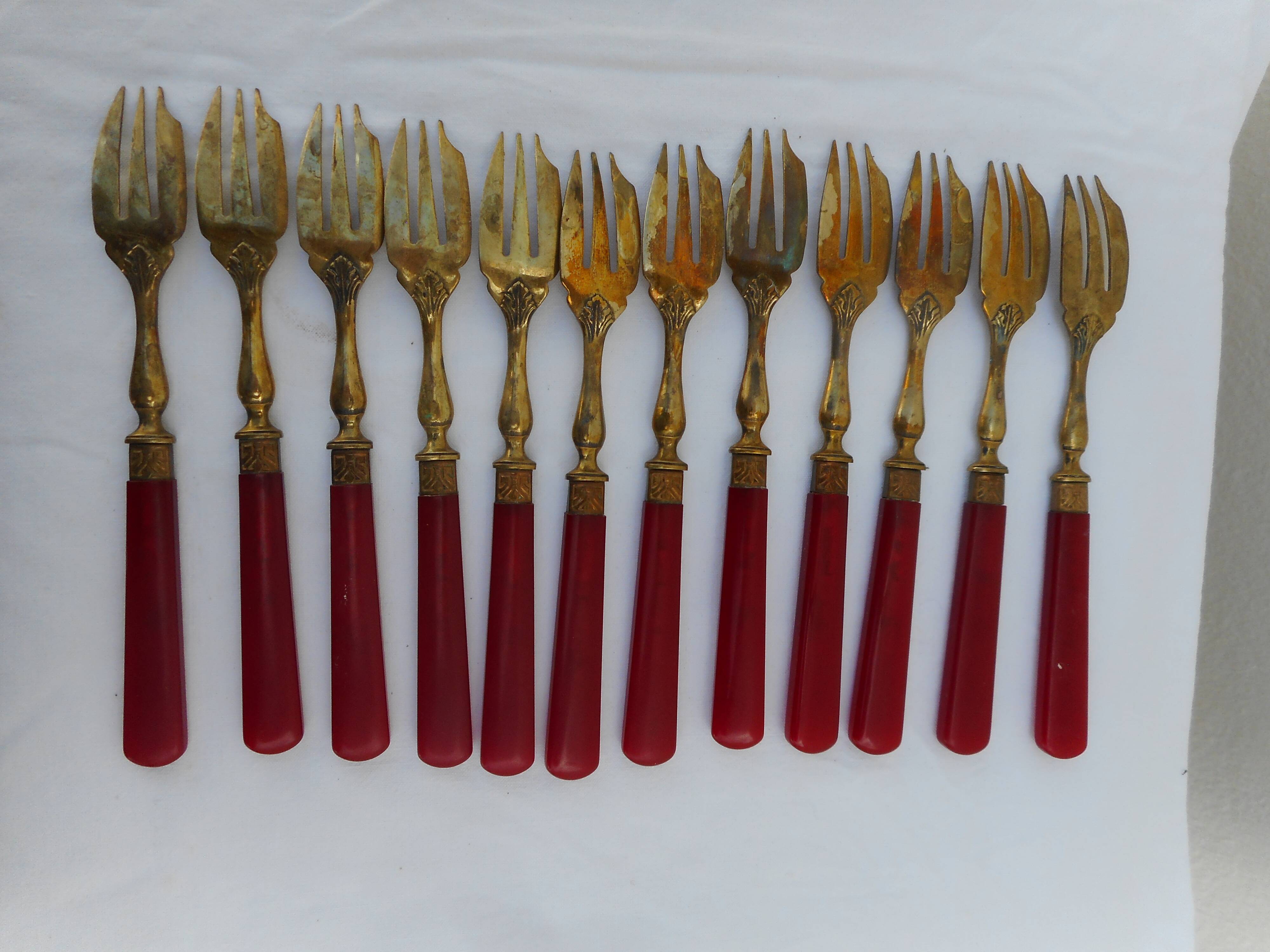 Twelve bakelite handle cake forks