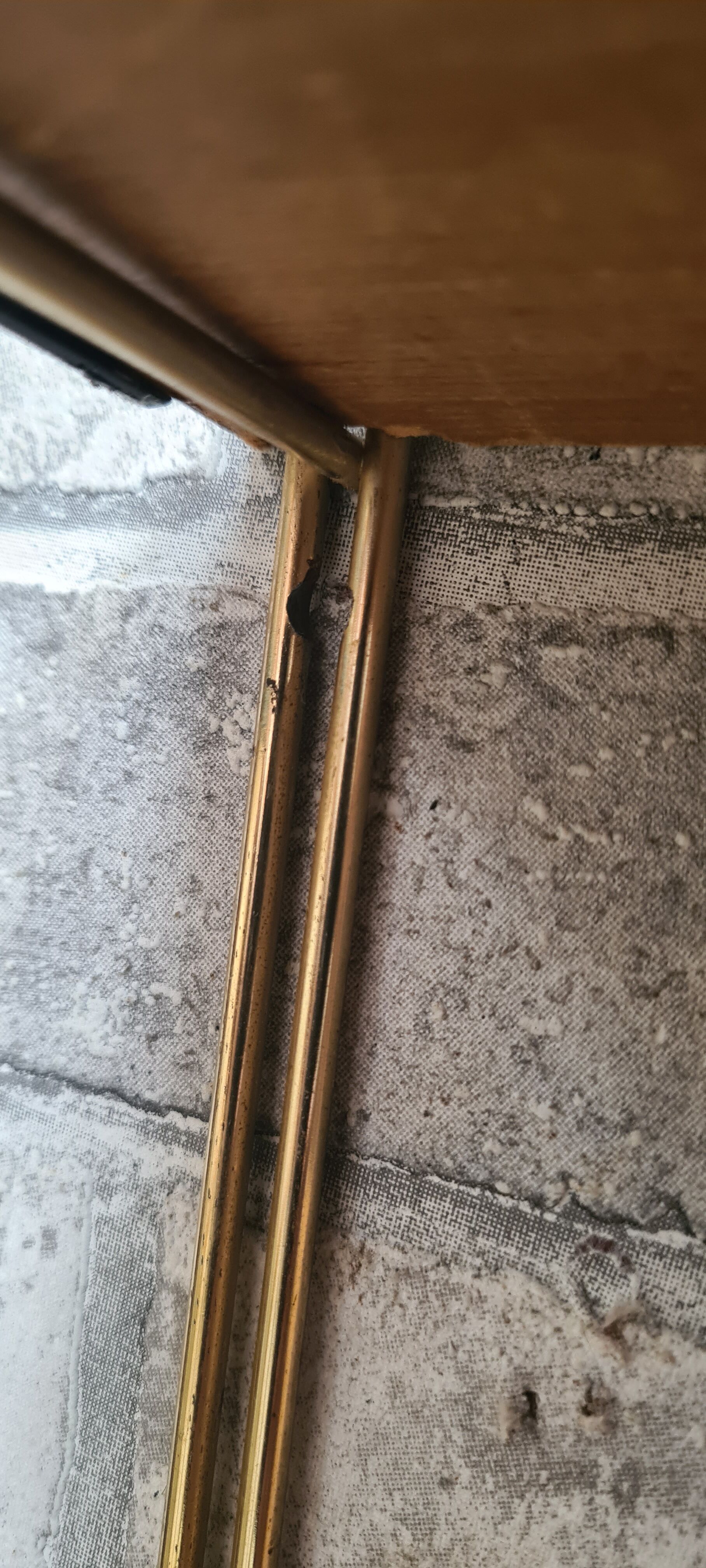 Shelf 1950 to 60 string wood veneer with rod on the edge of the shelf h60x17x50