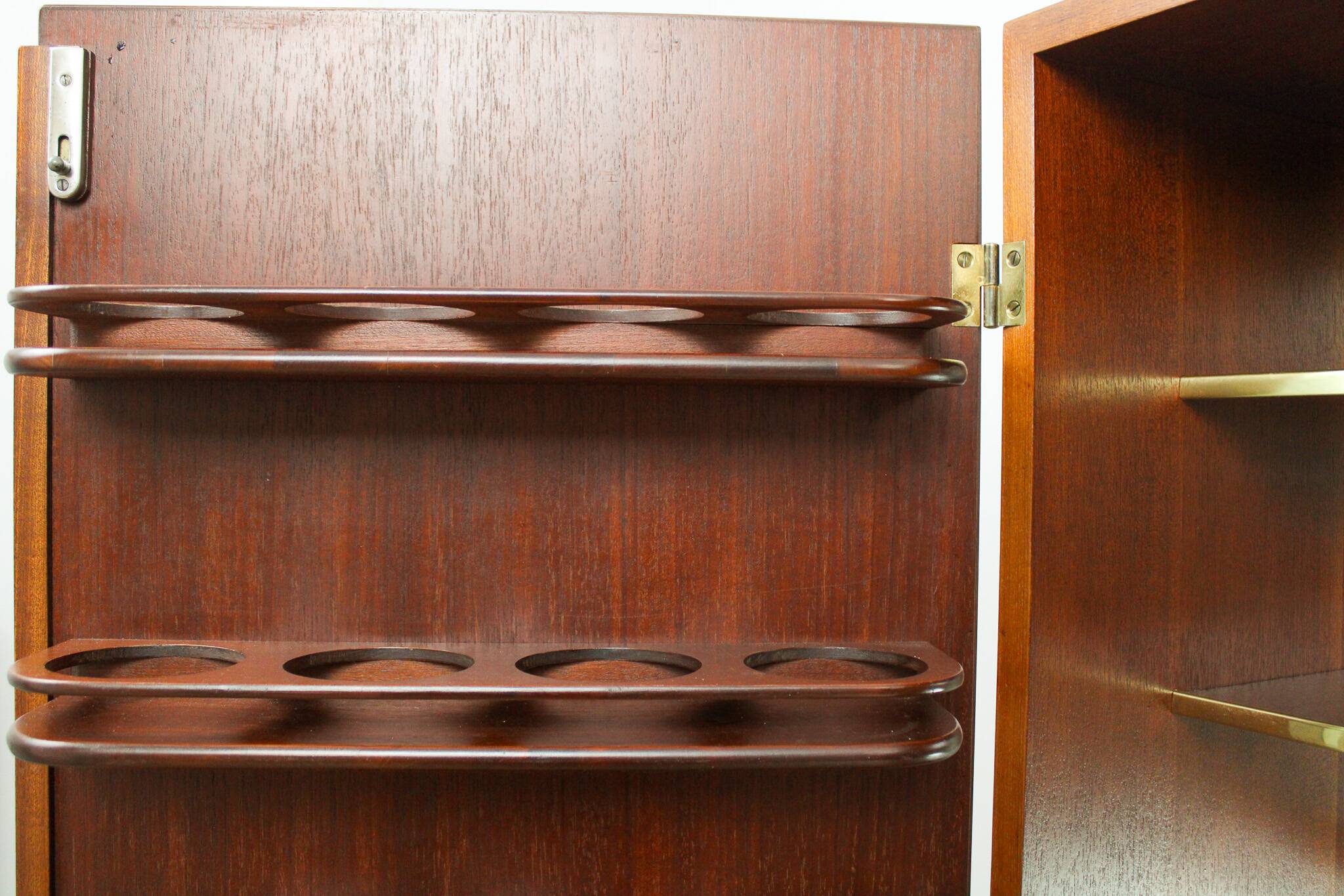 Rare armoire à cocktails/boissons vintage du milieu du siècle par AB Forenade Mobelfabrik