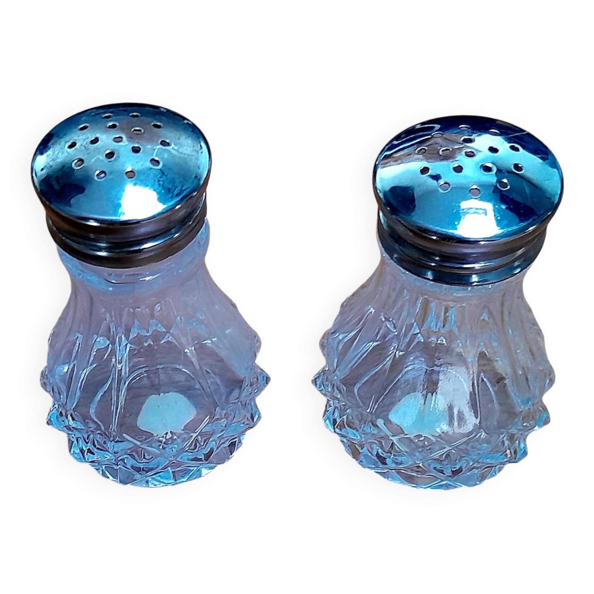 Salt and pepper shaker